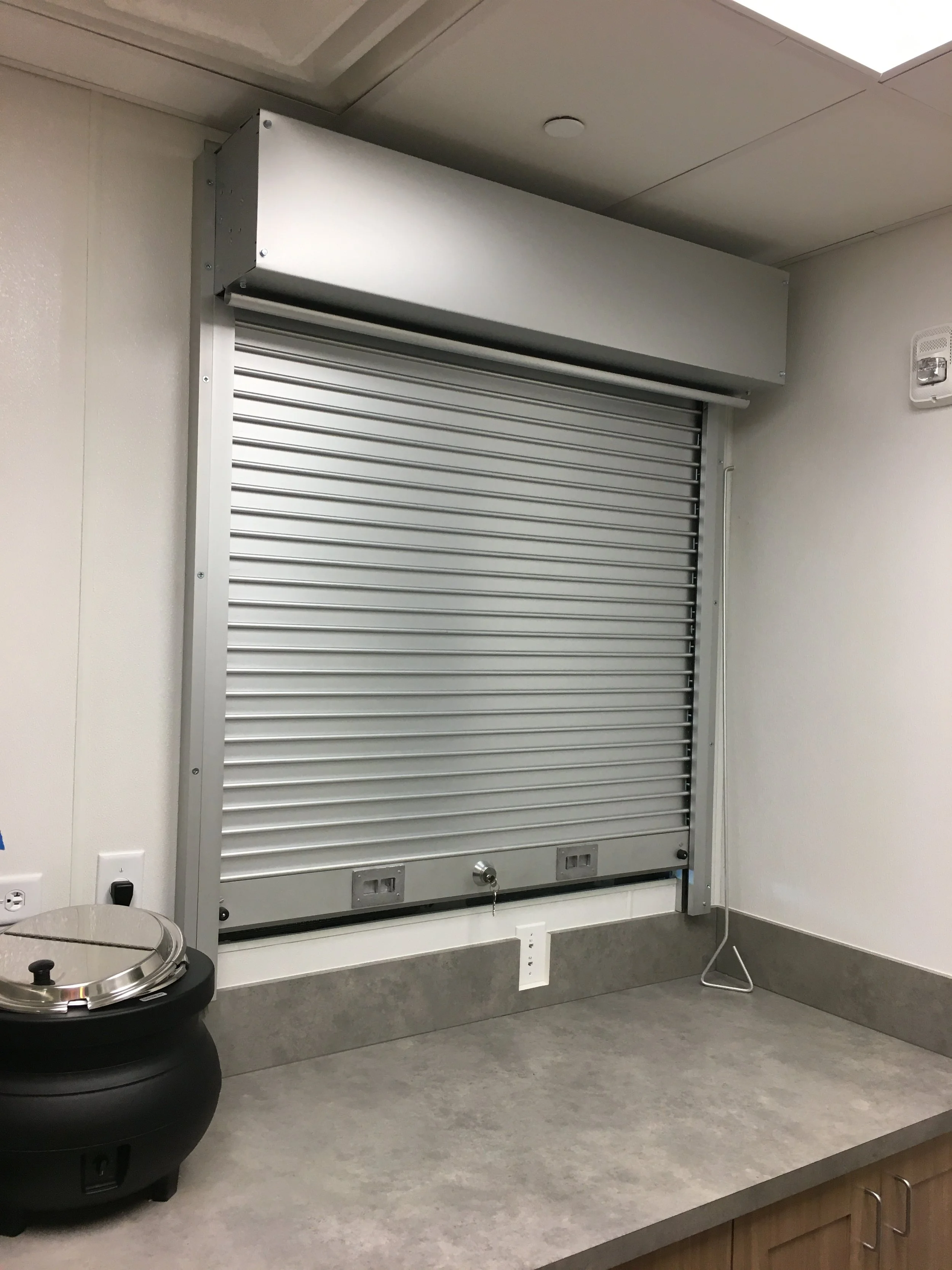 Rollup serving door