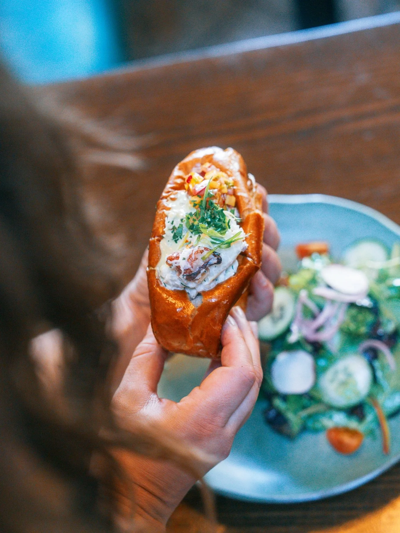 One of our lunch menu specials: the Cangrejo Roll (aka crab roll), with aji rocoto aioli, avocado and mango pico de gallo in a toasted brioche bun🦀🥪 

The perfect excuse to join us for lunch!🤩
.
.
#frescasf #frescanoevalley #crabroll #peruvianrest