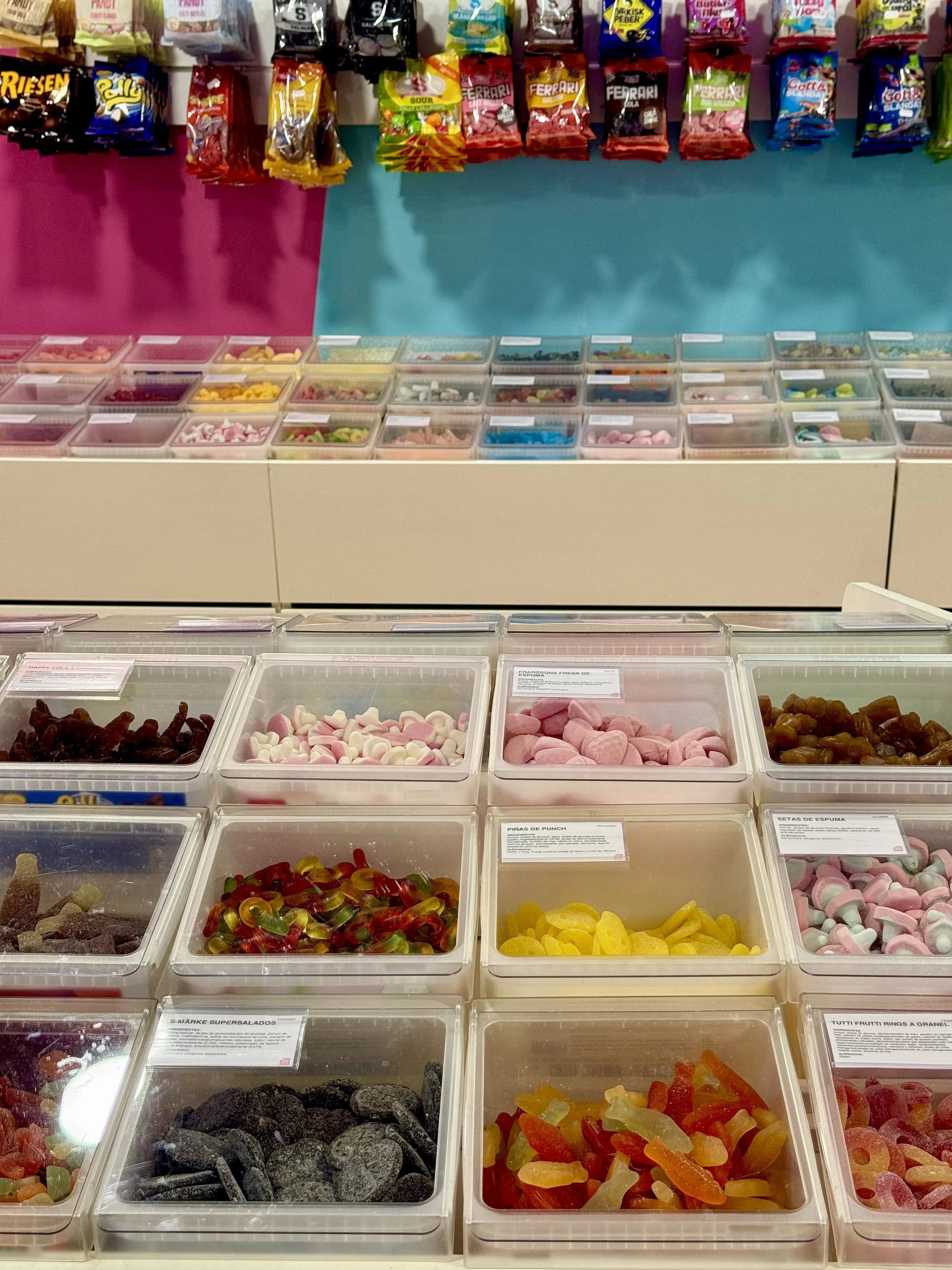 Dulces suecos a granel en GoBite Candy, tienda de Swedish Candy en Torremolinos, Málaga.