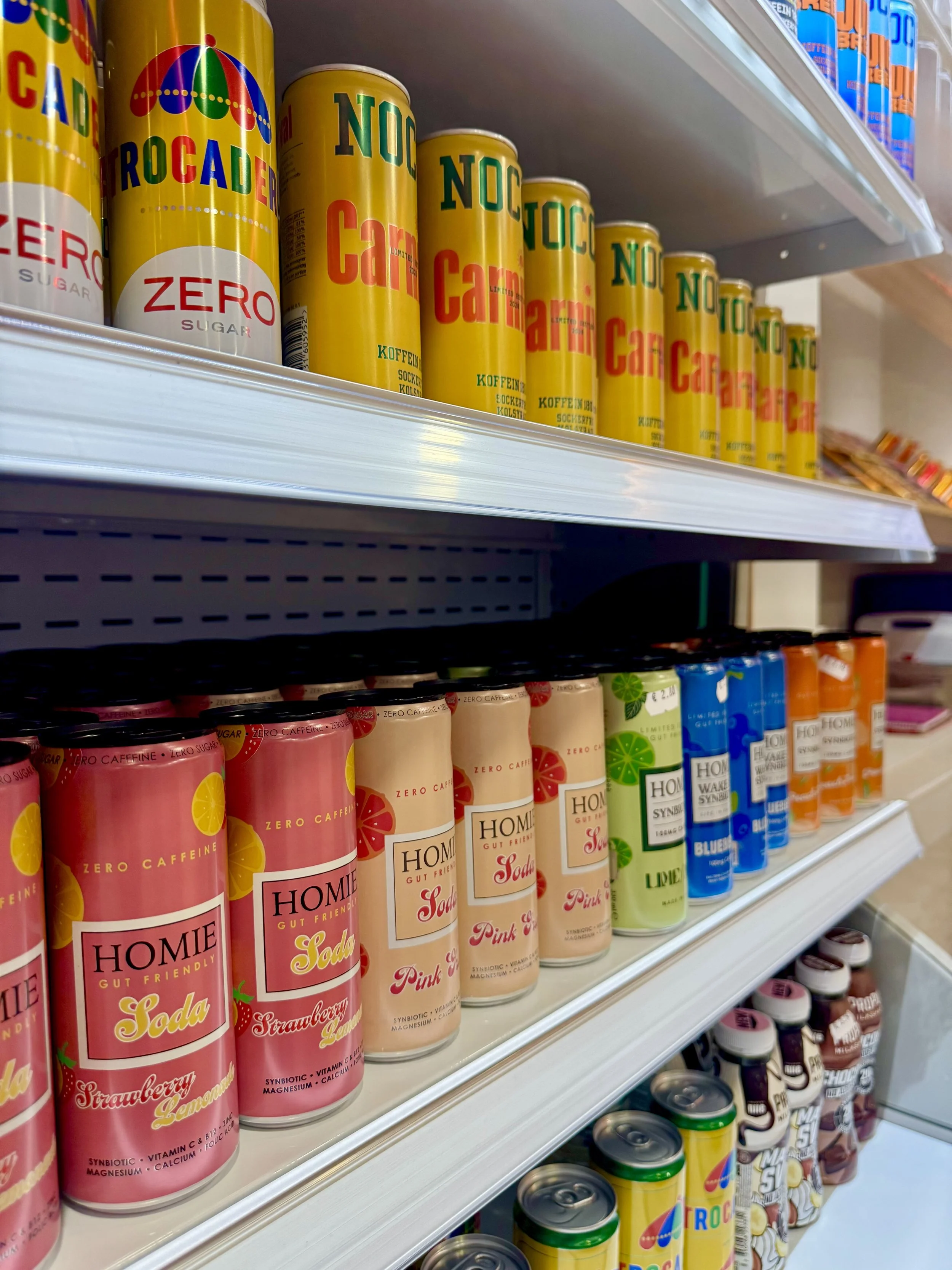 Bebidas, refrescos y productos escandinavos en GoBite Candy, Torremolinos, Málaga.