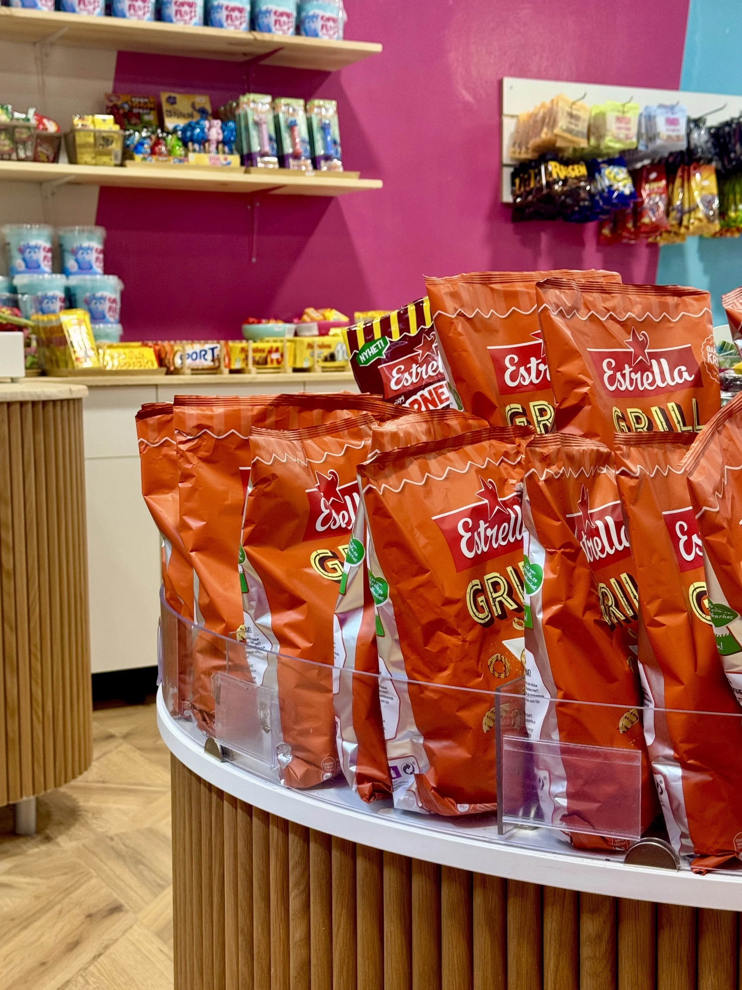 Snacks y patatas suecas en GoBite Candy, Carrefour Torremolinos, Málaga.