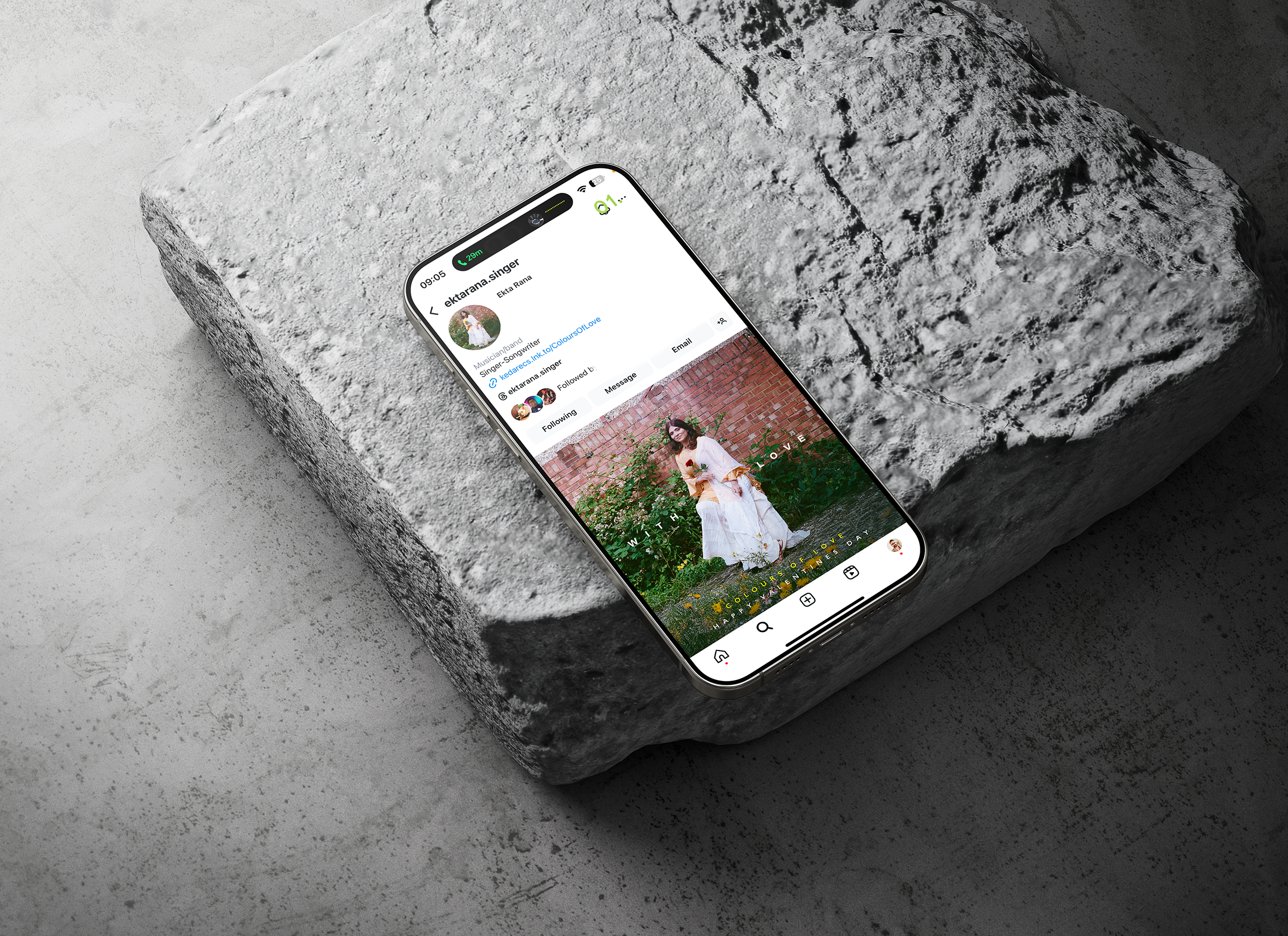 HERO Smartphone-on- Stone-01.png