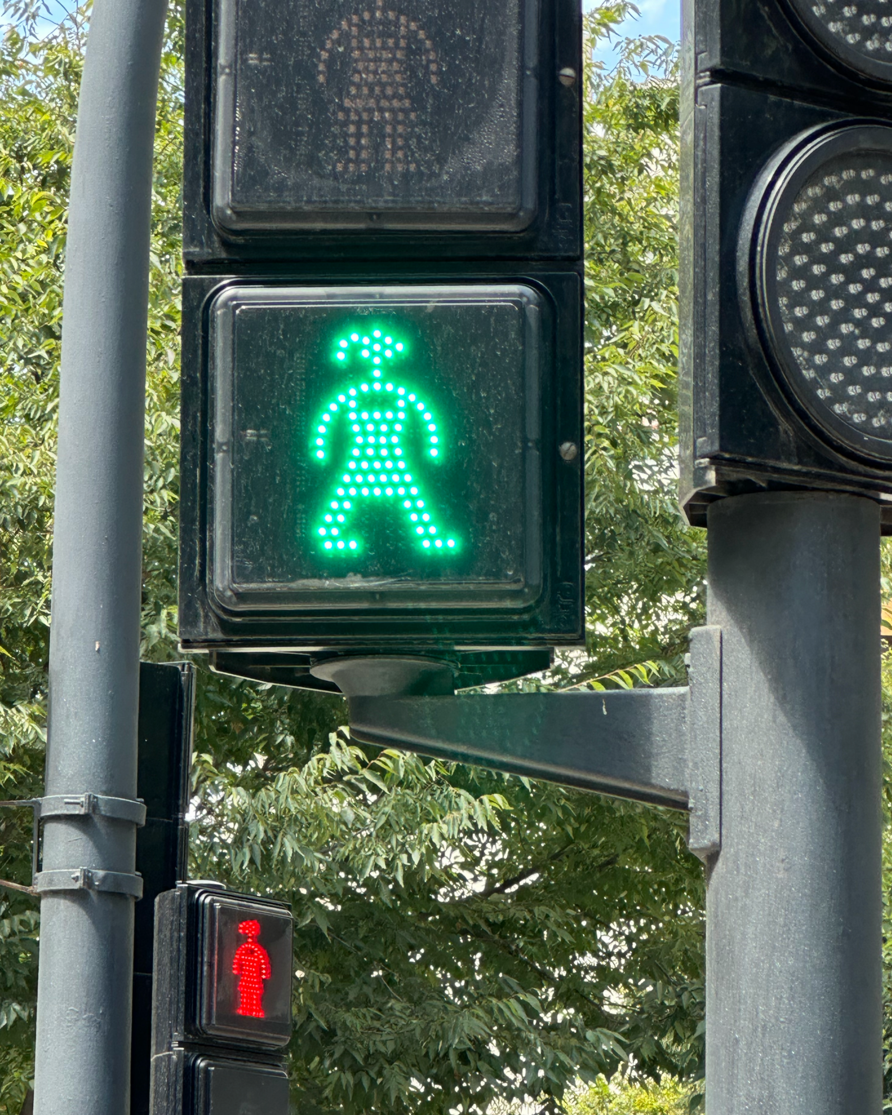 The cross-walks in Valencia are equal opportunity, some female, and some male.  This made us giggle.