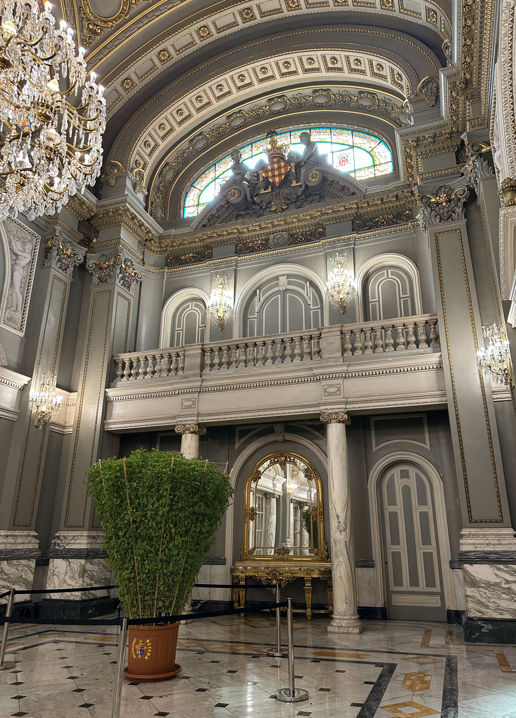 Salon de Cristal in the City Hall, named for all the crystal chandeliers. Notice another Albabegues (Basil)!