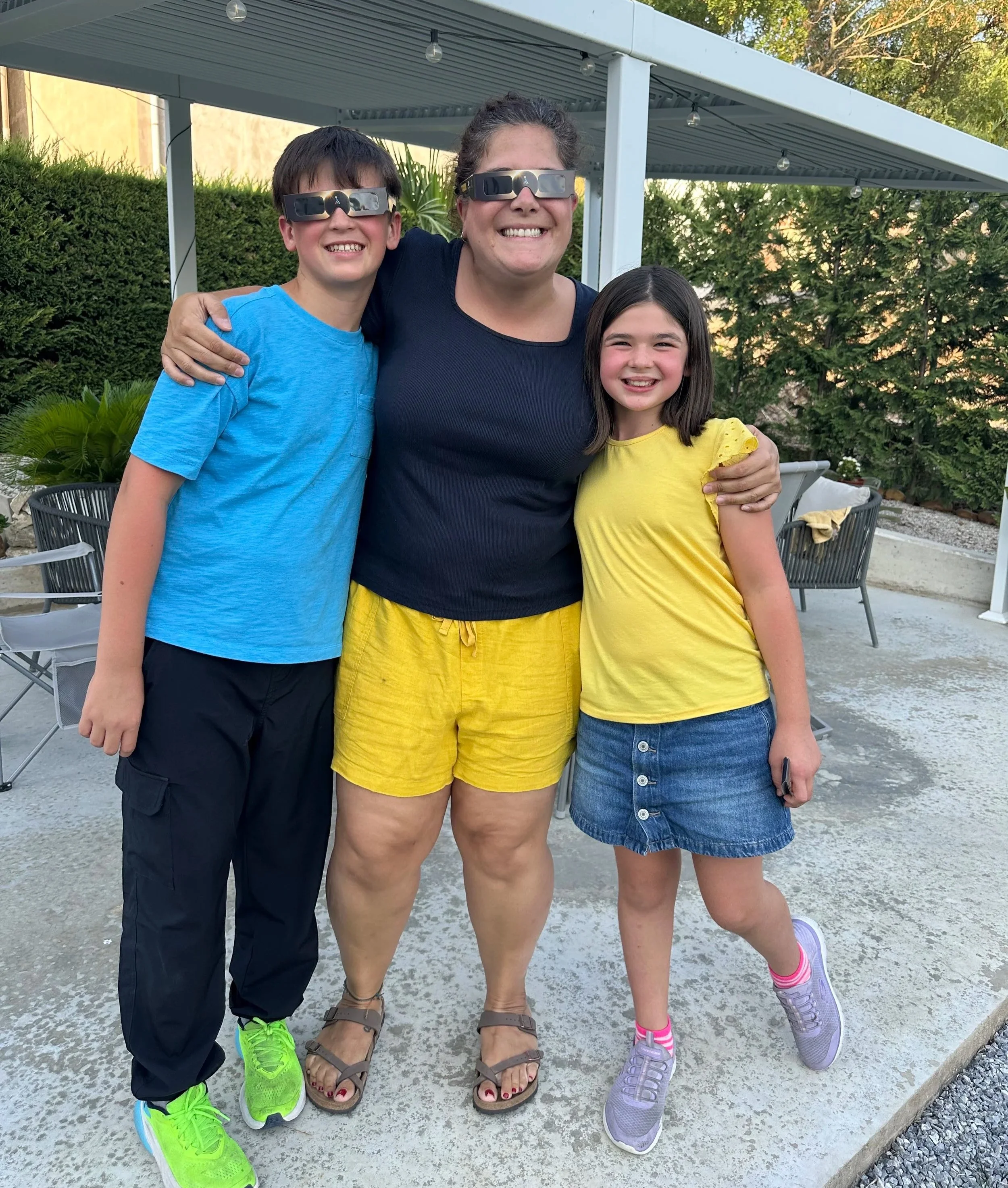 What a sweet reunion! Srta. U was the first person who knows us to see us since we left the U.S. We all came prepared with our eclipse glasses.   