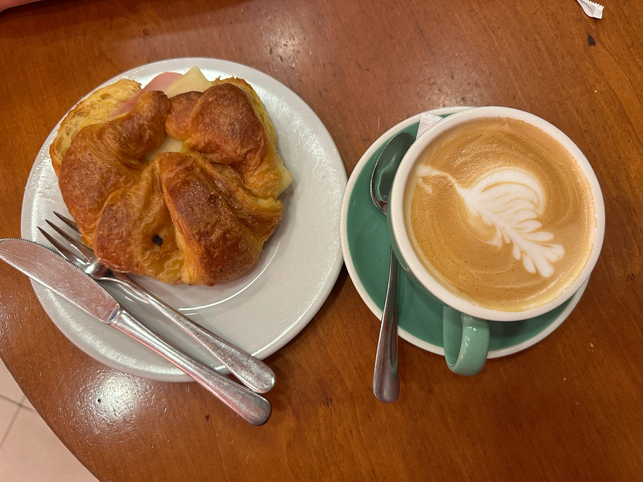 We arrived in San Sebastian in time for breakfast. Nothing beats a Café con Leche with a ham and cheese croissant.