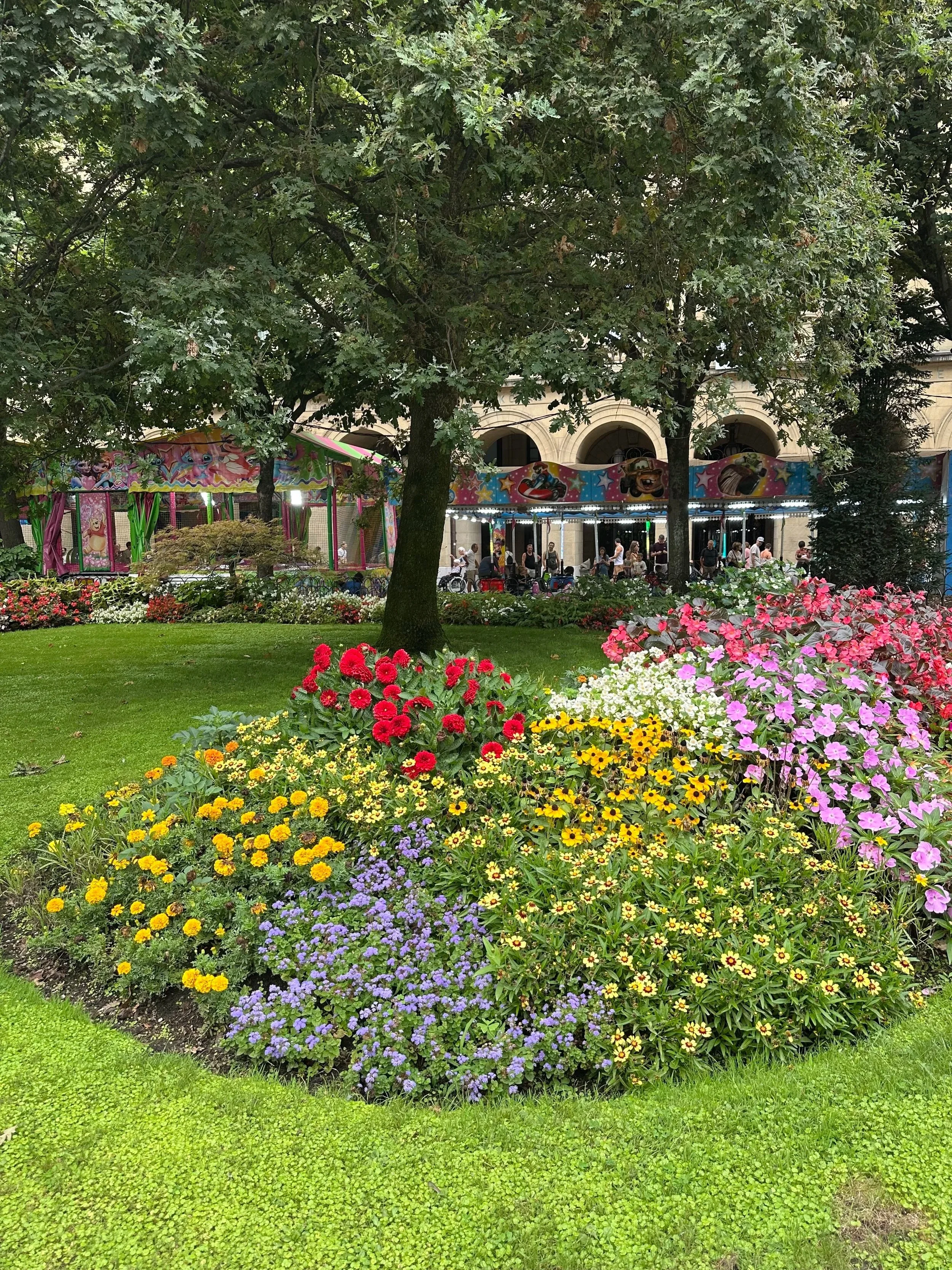 An English-style garden in the Plaza Gipuzkoa