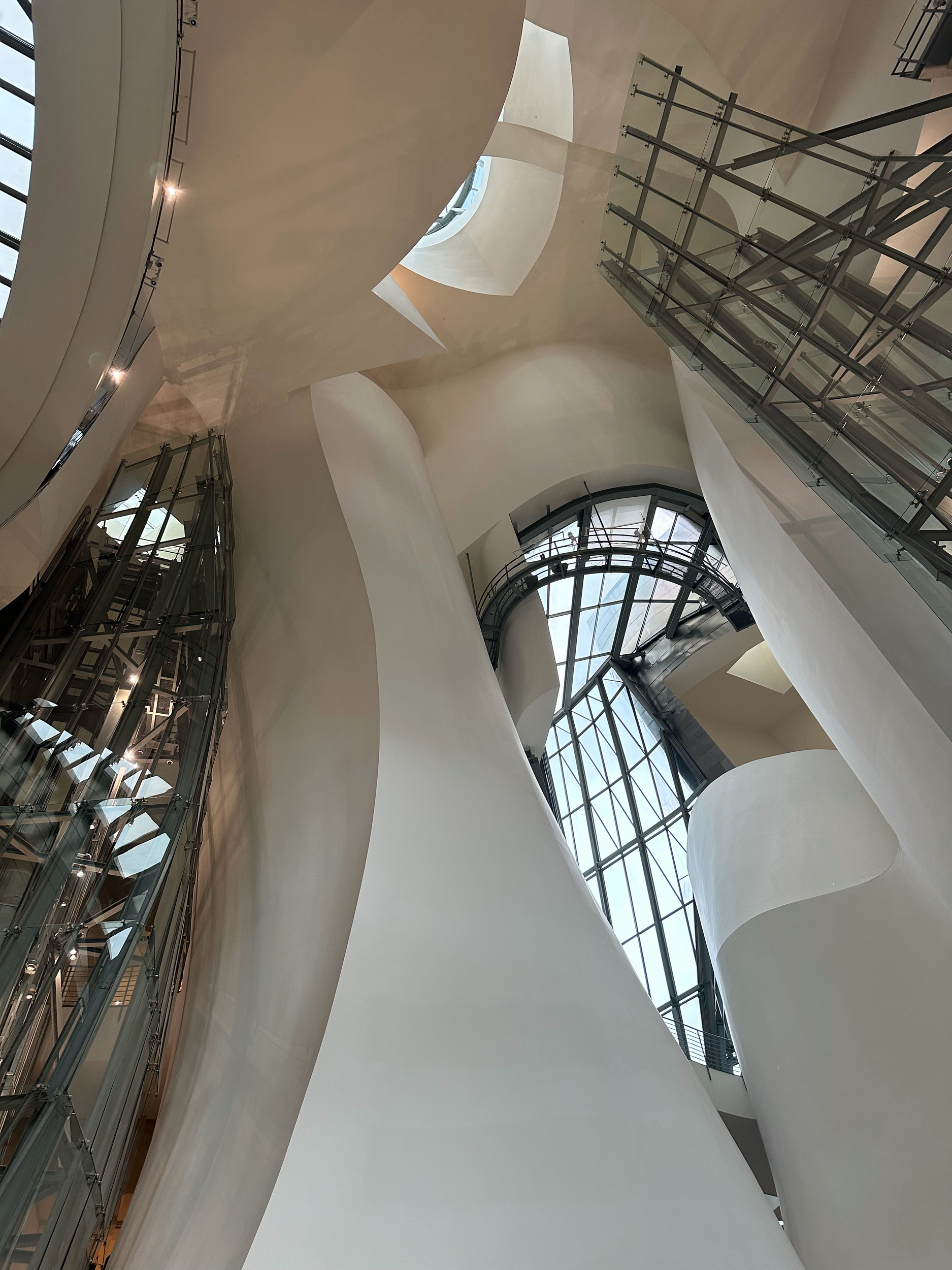 As one would expect, the structure of Guggenheim in Bilbao is a work of art in itself. 