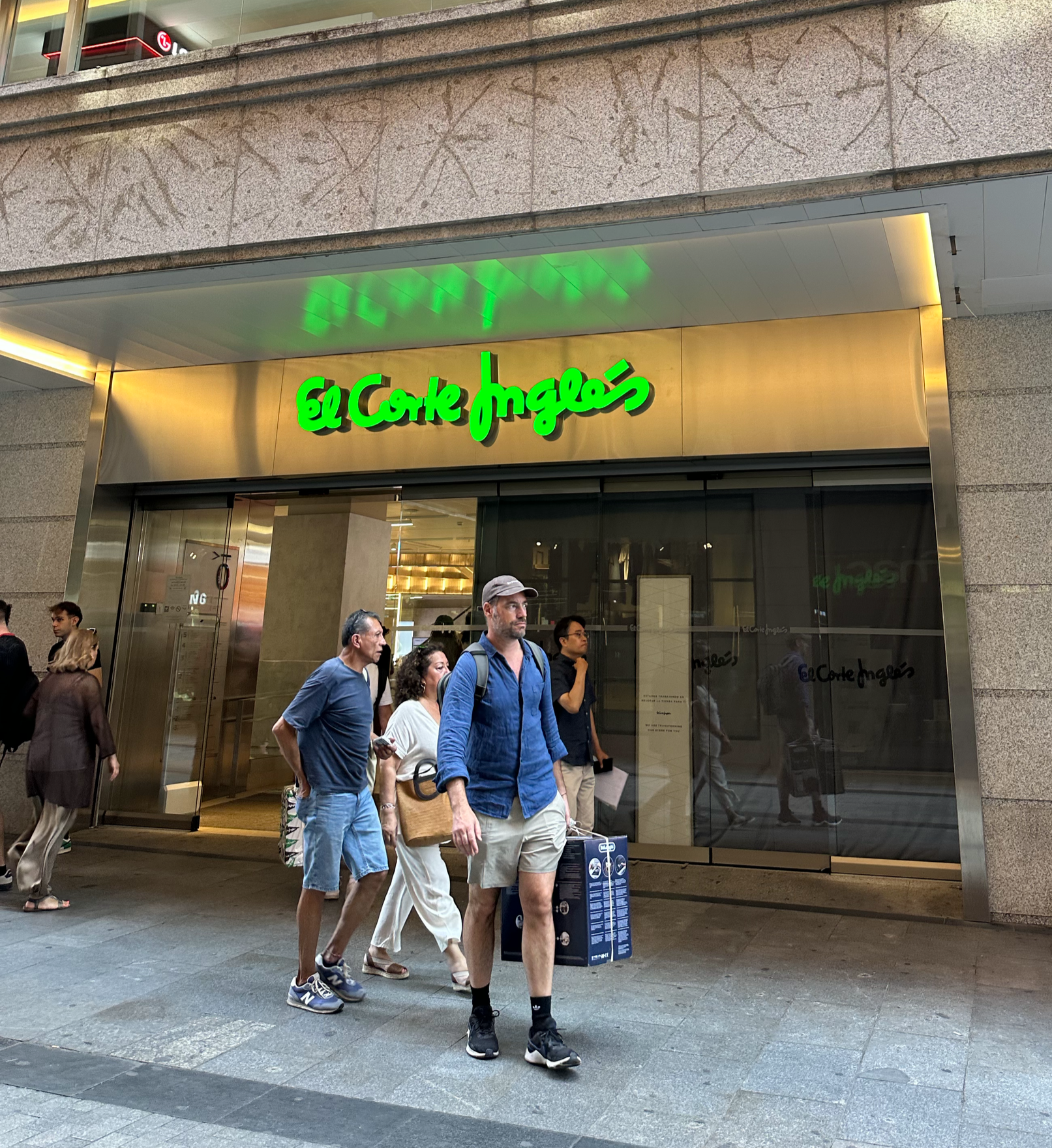 The beloved El Corte Inglés. We first discovered this department store in Valencia and were excited to explore the "9th floor food court."