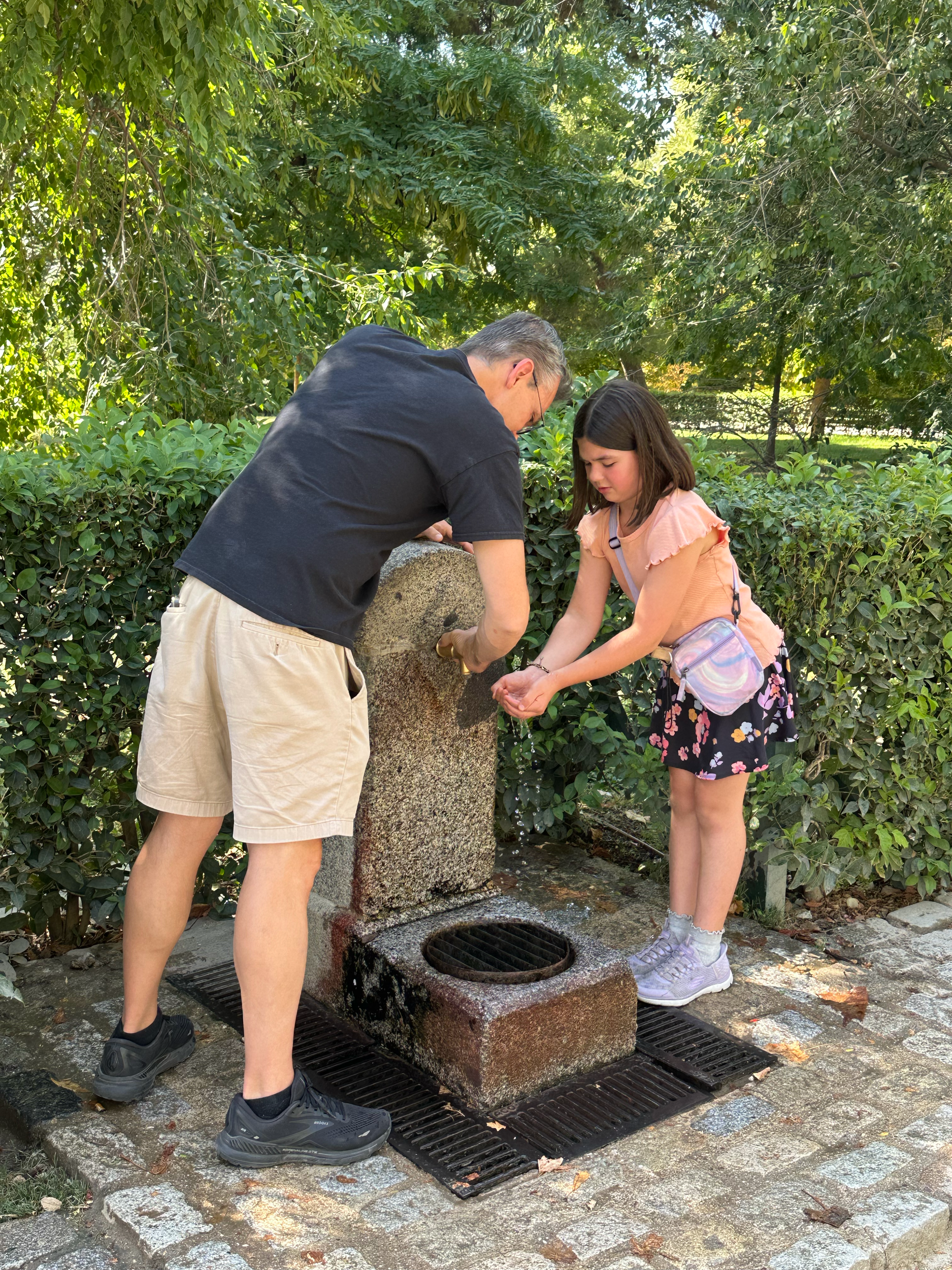 Public fountains like this are found throughout the city (actually, we've seen them throughout Spain).  They have drinkable water, although it's easier if you have a bottle to fill!