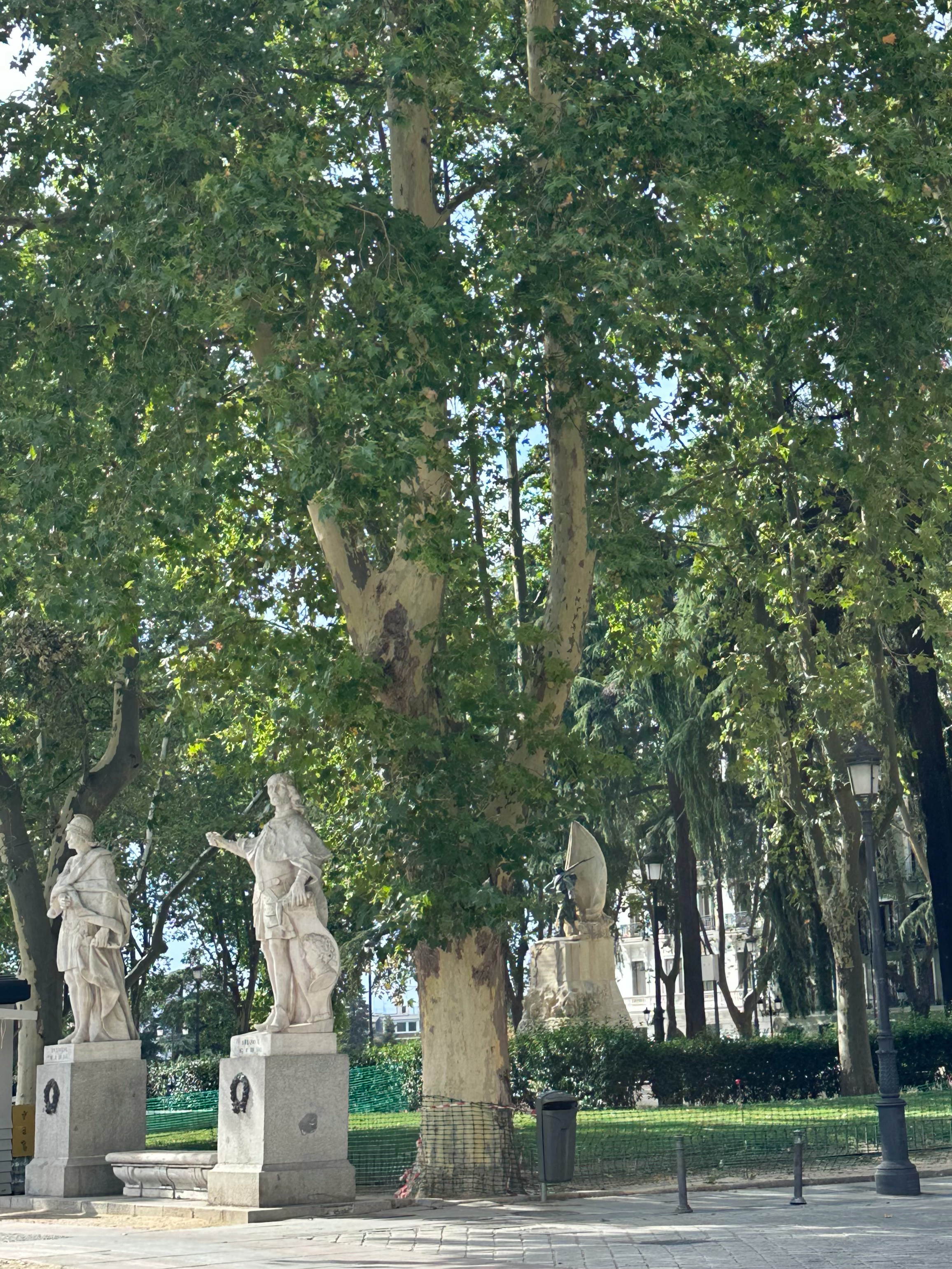 Down another path, we found the Paseo de las Estatuas (Walkway of Statues).