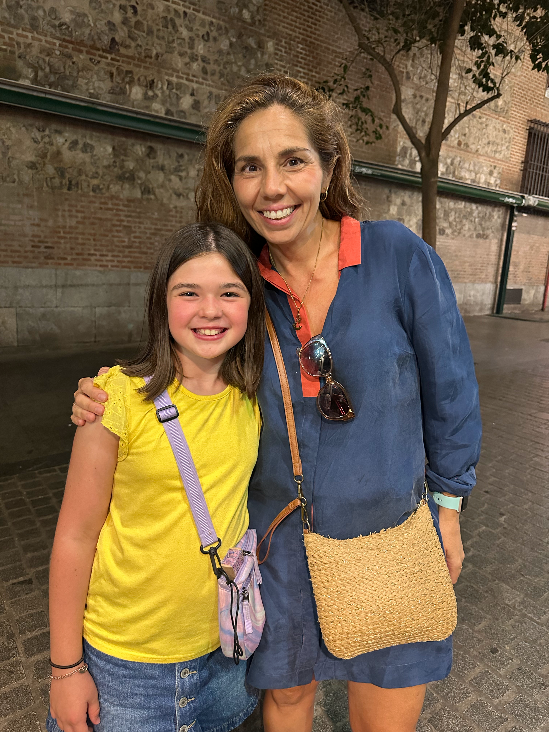 Sweet reunion between Amelia and Sra A. 