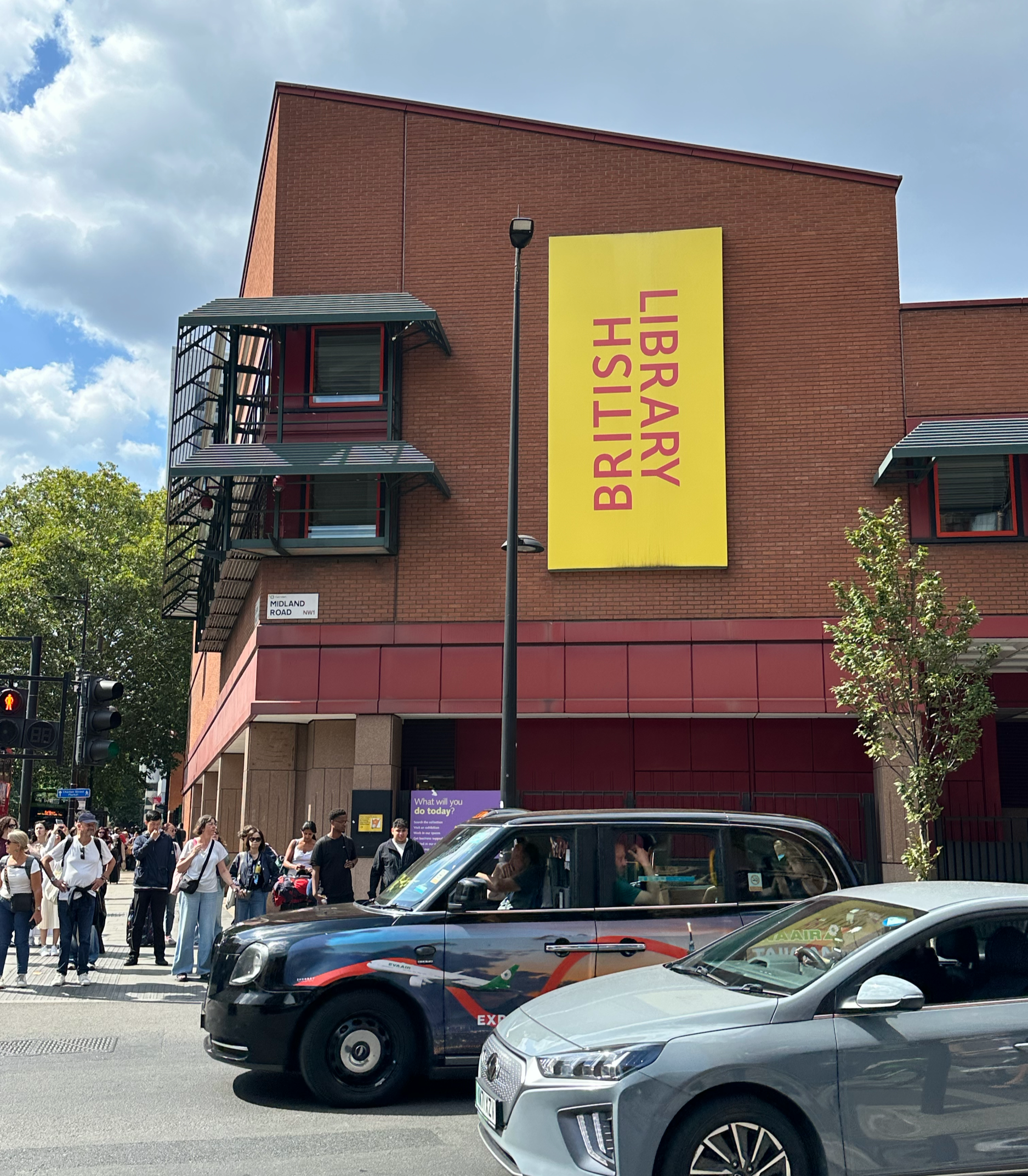 We'd never been to the British Library, but we heard they have an impressive display of original works (thanks Watsons!). So, we took a gander!