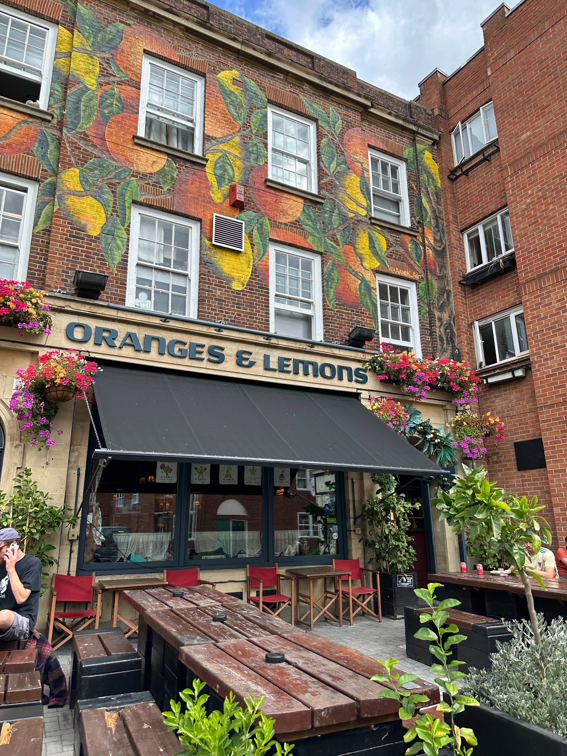 As we wandered around town, we noticed this pretty restaurant! We didn't get a chance to eat there, but still captured it's loveliness.