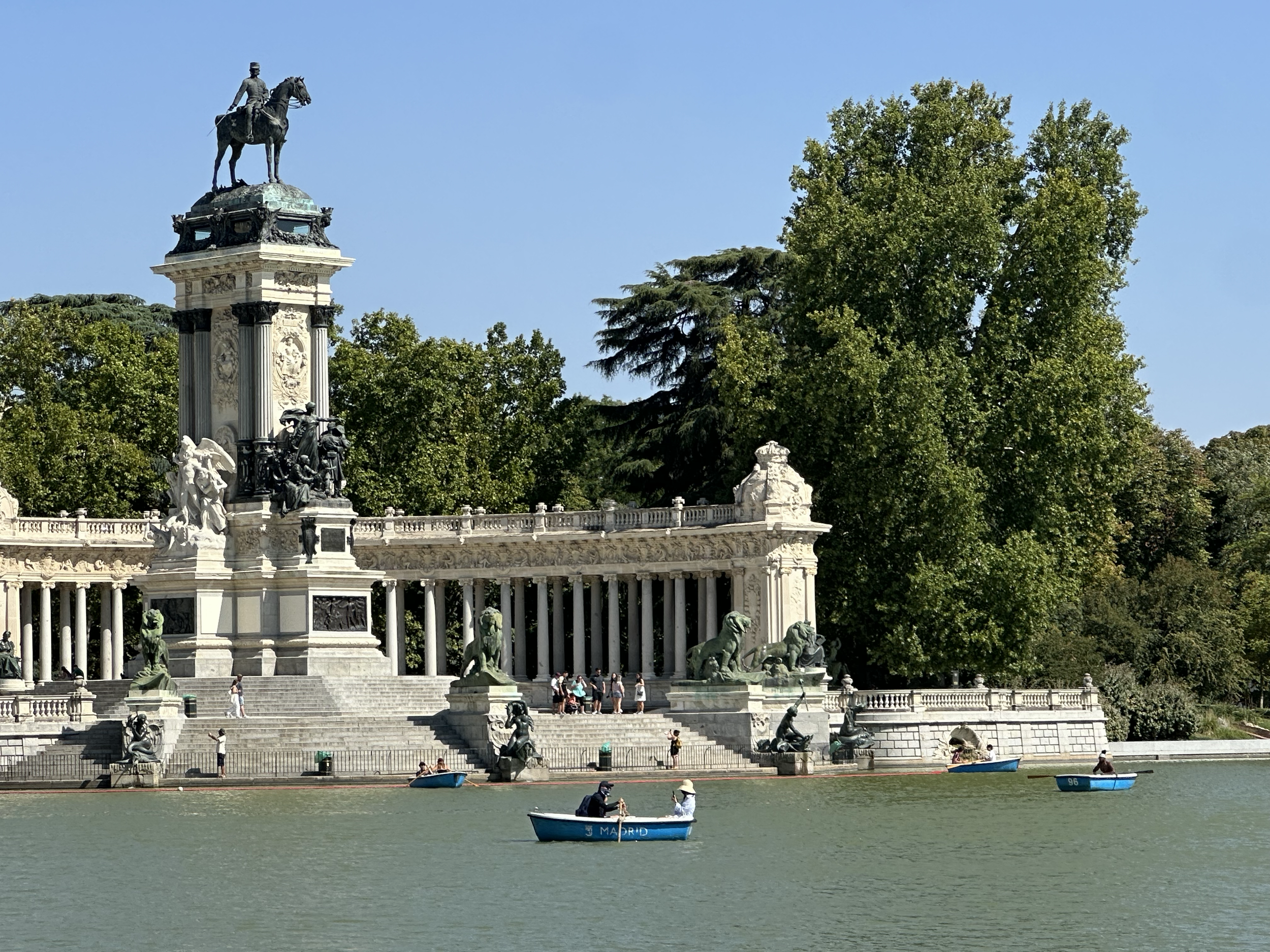 The Monument to Alfonso XII of Spain was built in the 1920s next to "The Great Pond."  We were tempted to go out on a row boat; but honestly, it was so hot, sitting right in the sun did not sound like fun.  