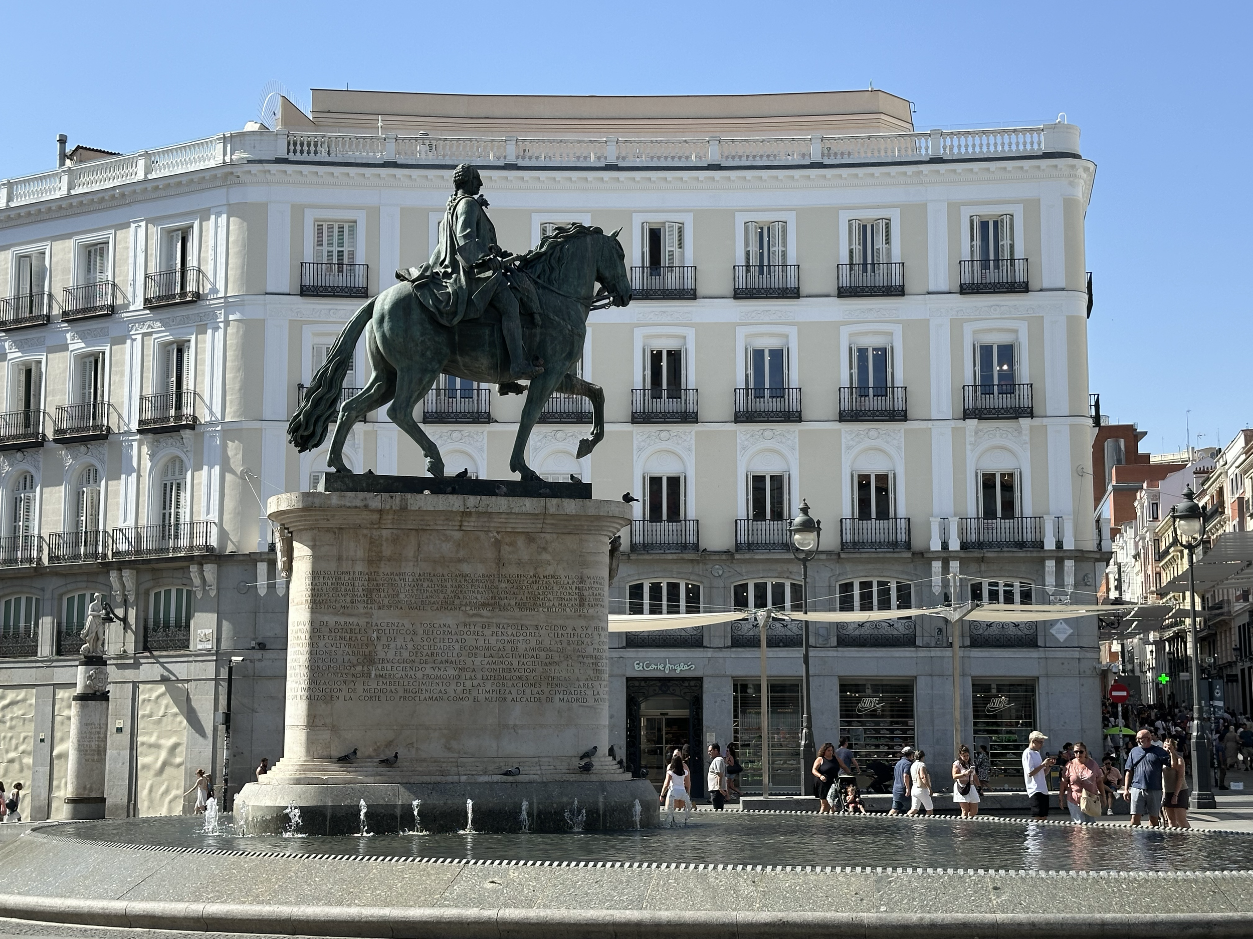 This plaza also hosts the statue of King Charles III of Spain on horseback. He ruled from 1759 until his death in 1788. He was known as an Enlightened Monarch and as "Madrid's best Mayor" due to his major reforms and changes to the city's landscape w