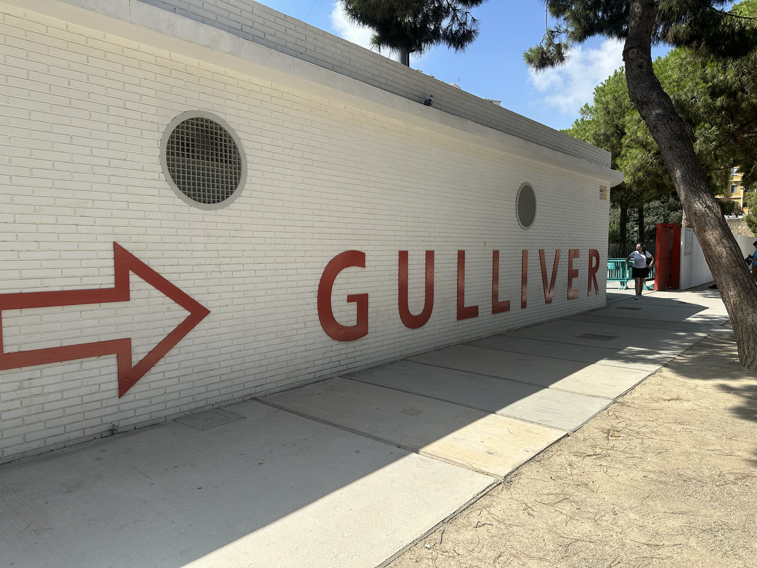 We went to visit Gulliver Park three times before we were successful with arriving at a time that the park was opened.  