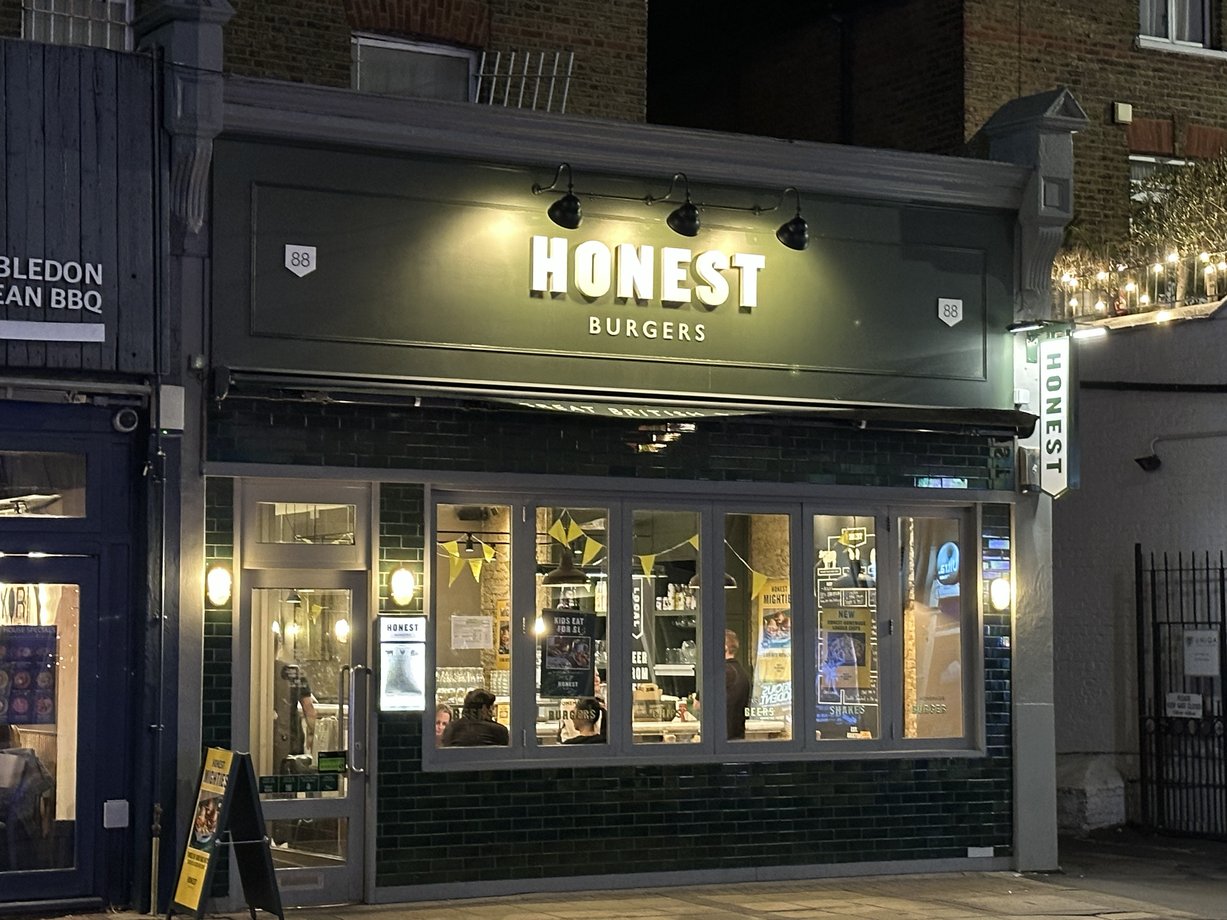 Back to London and time for a quite mean at Honest Burgers.  Great burgers! This was our last day in England before taking the train north  to Edinburgh.