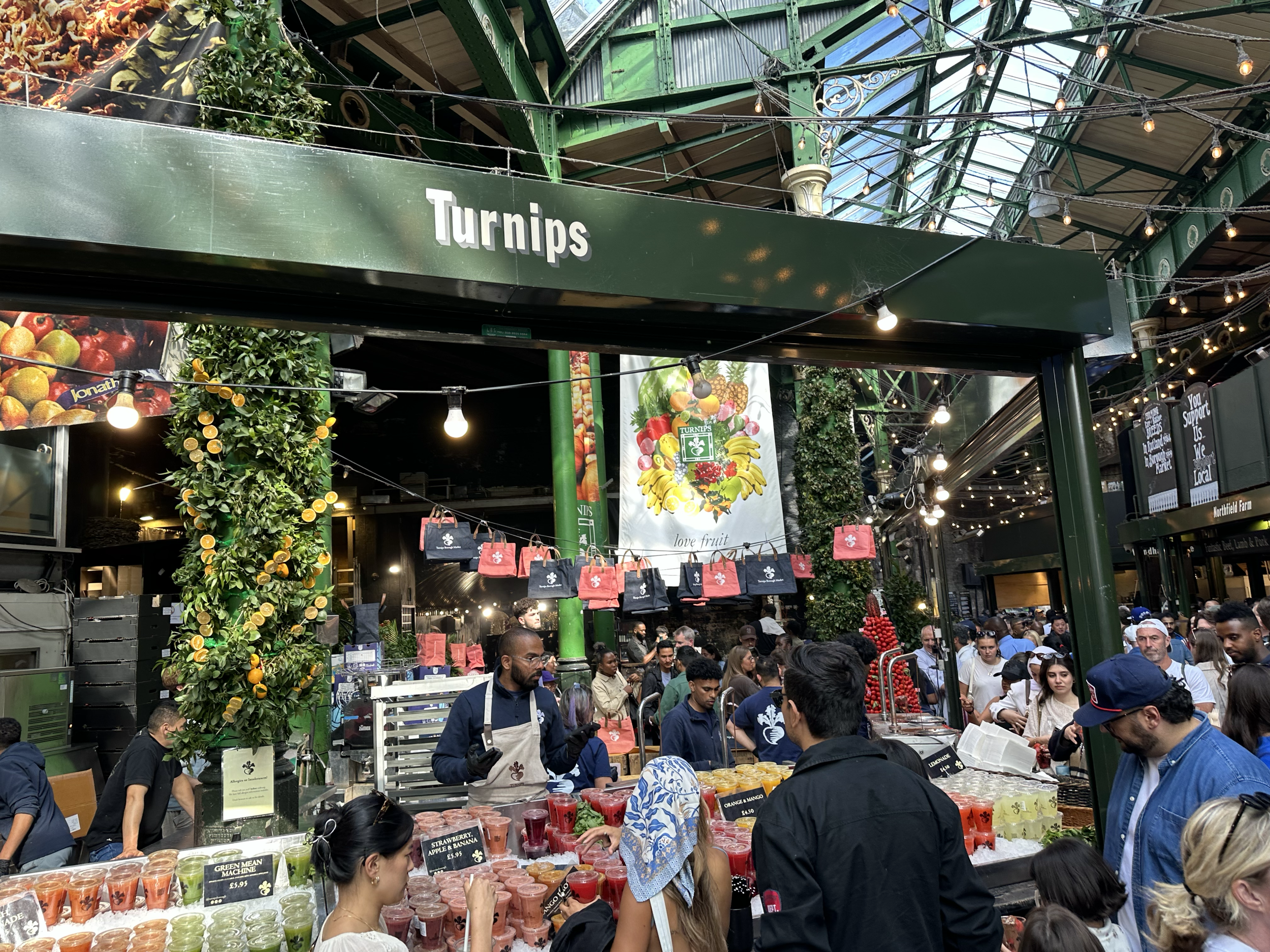 Our final stop in the market was at the famous "Turnips" for their chocolate covered strawberry cup. 