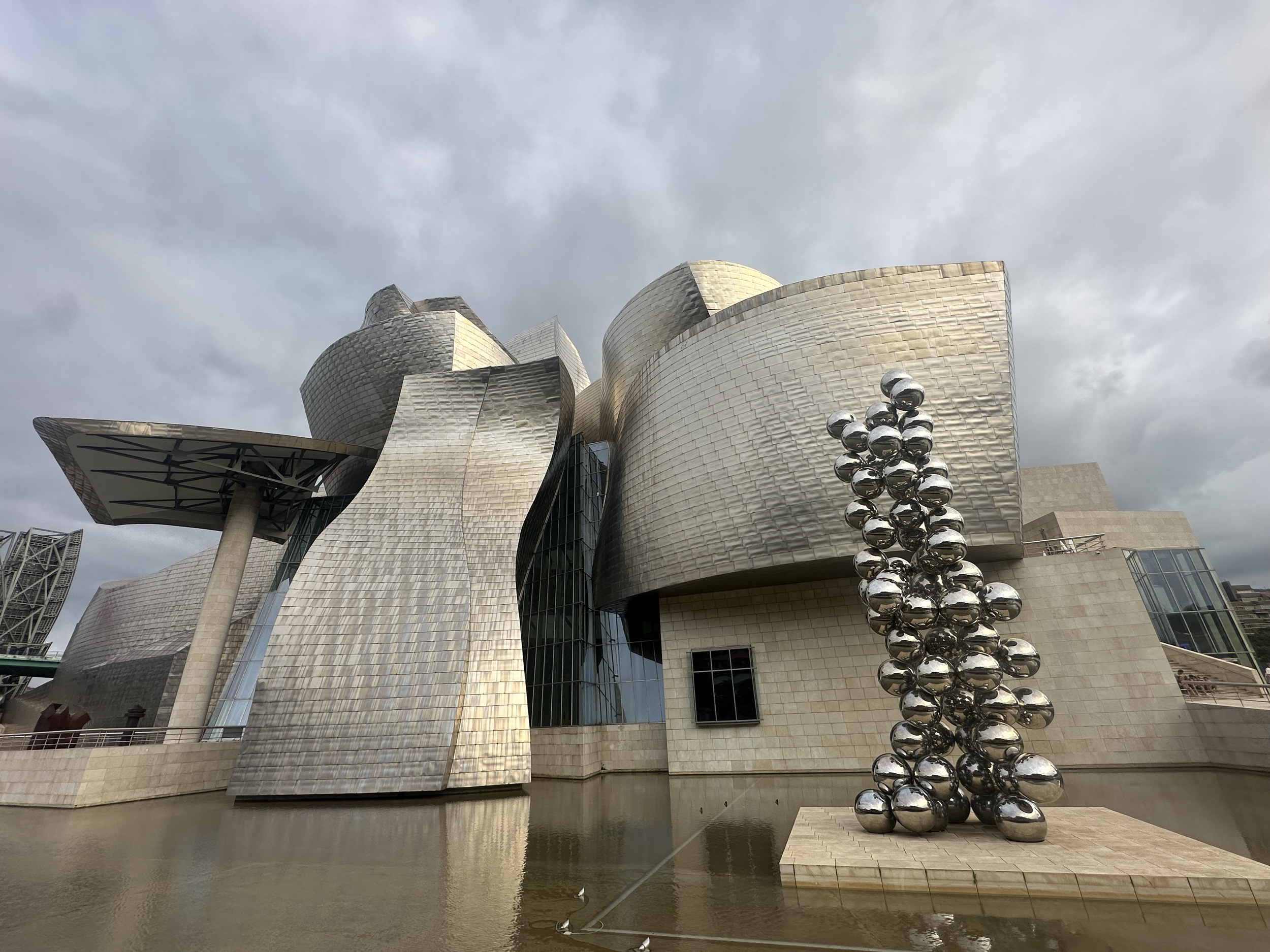 We explored other artists as well, but I don't want to bore you here!  So, we'll move on to the outside of the building. We walked completely around taking in the different sculptures and architecture.  Here you see "Bubbles"