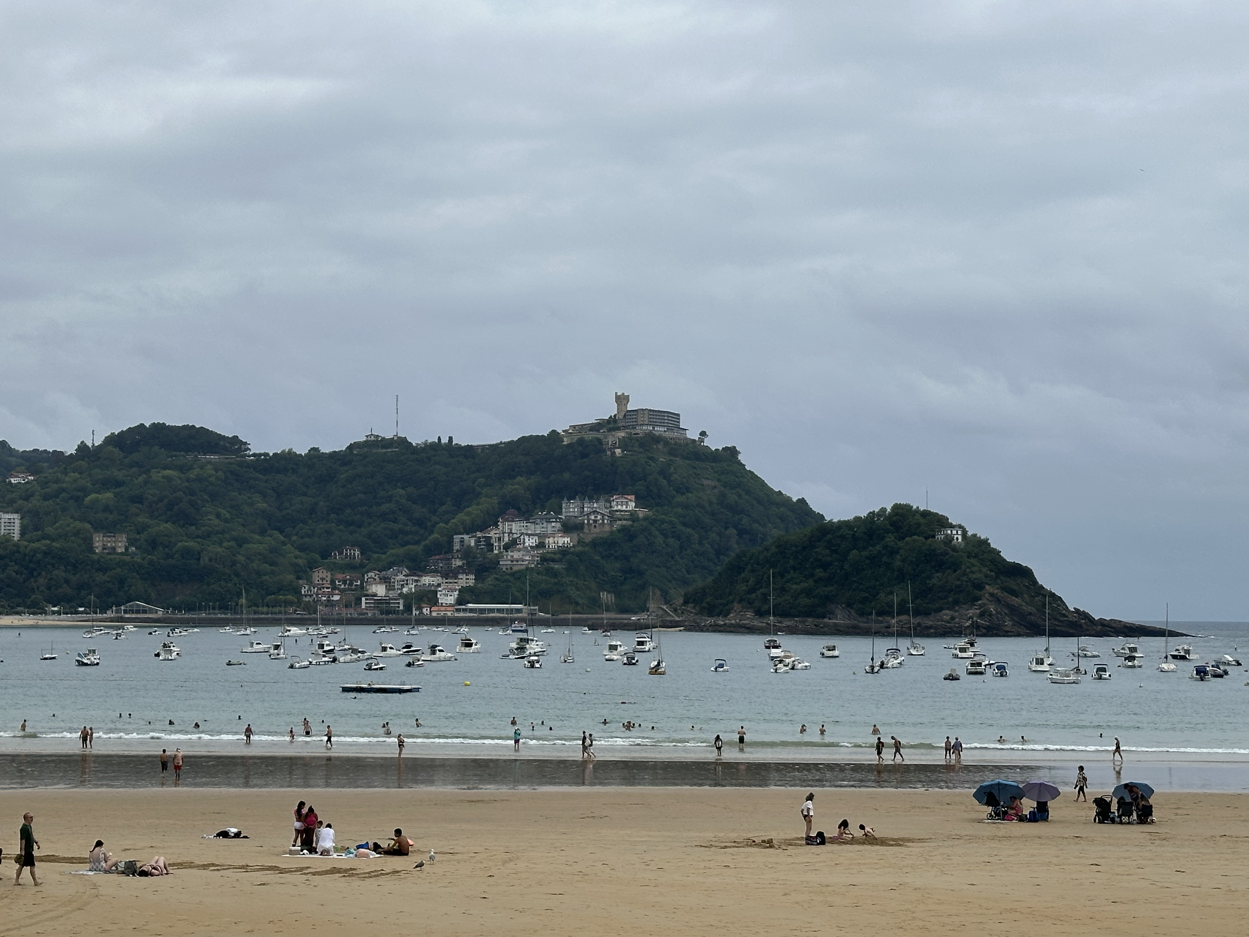 We walked along the "Paseo de la Concha" around the beach as we made our way to a our starting point for a tour of the town.  