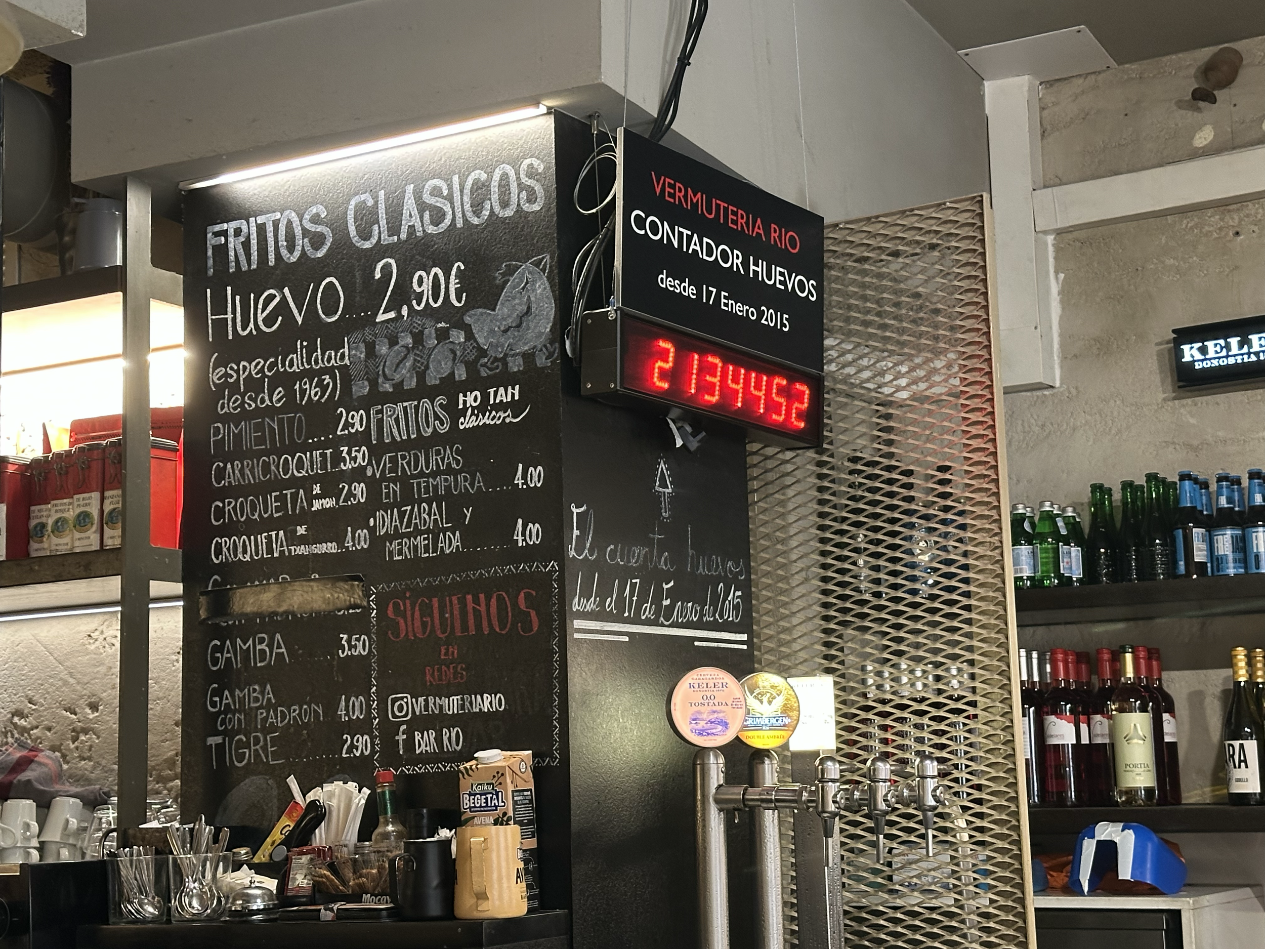 Second stop for the "Fritos Clasicos Huevo."   They have a counter running for how many they have served since 2015.  