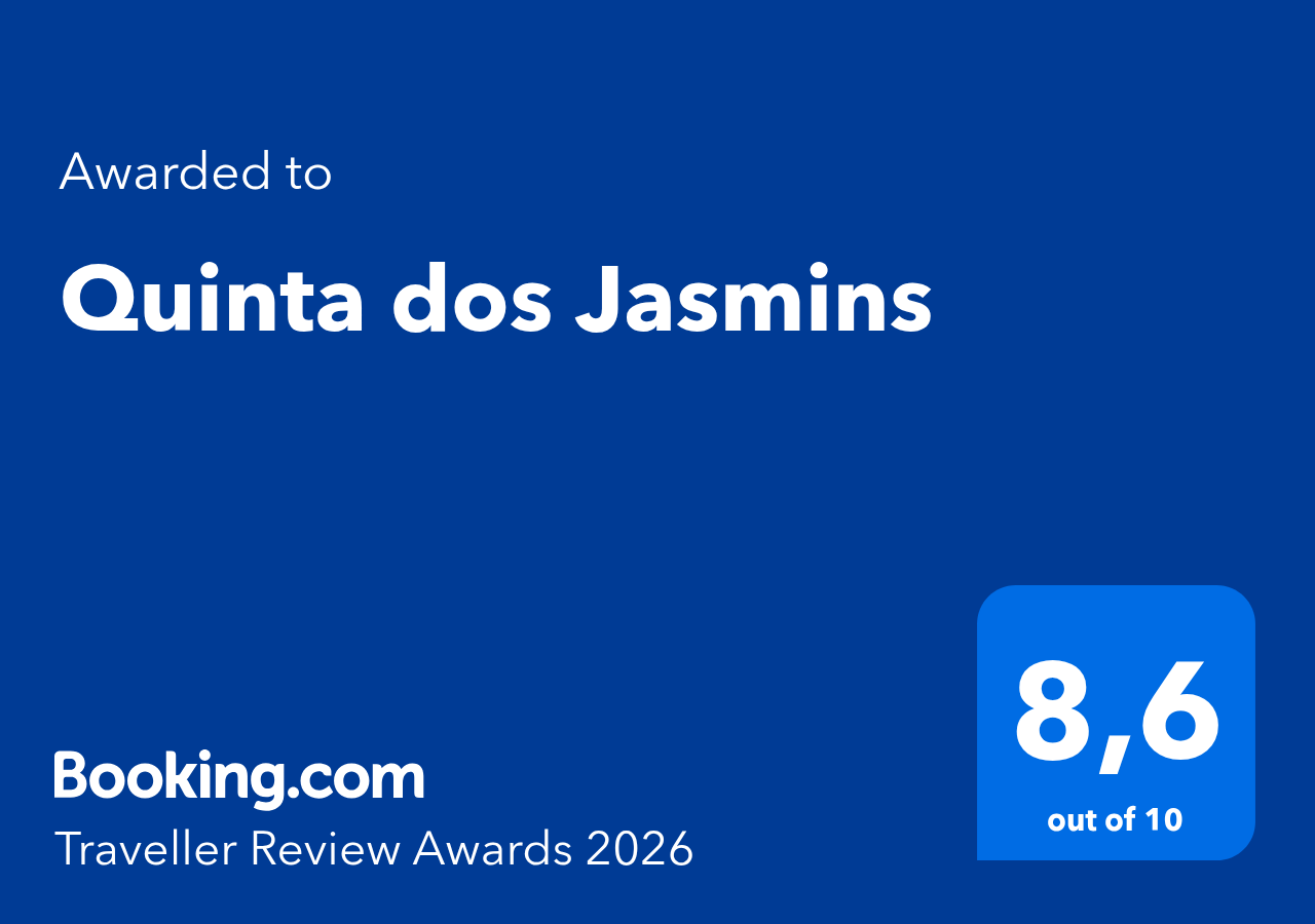 Certificado de reconhecimento da Booking.com para Quinta dos Jasmins, com uma pontuação de 8,6 em 10 no Traveller Review Awards 2026.