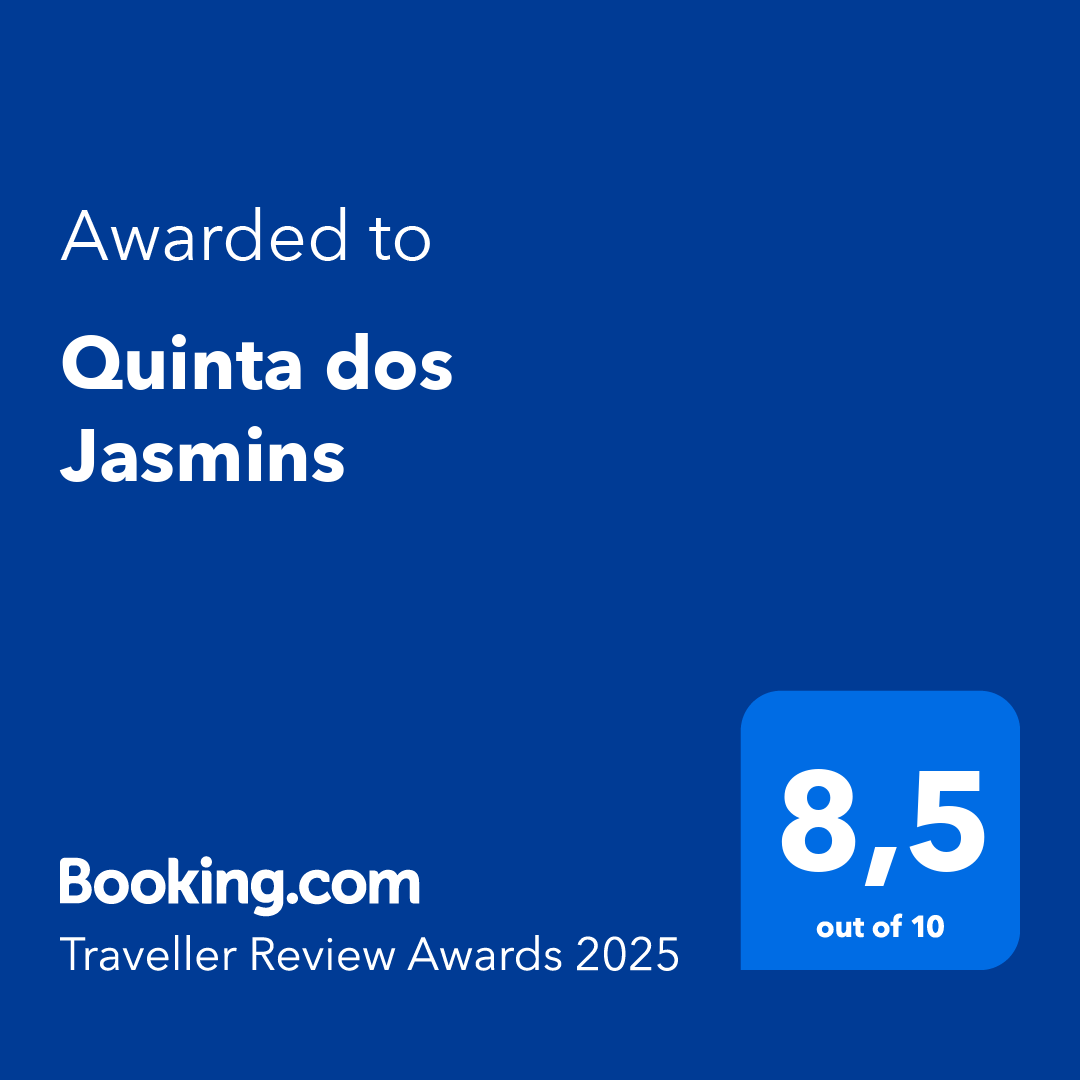 Certificado de premiação para Quinta dos Jasmins, recebido no Booking.com, com nota 8,5 de 10, na Traveller Review Awards 2025.