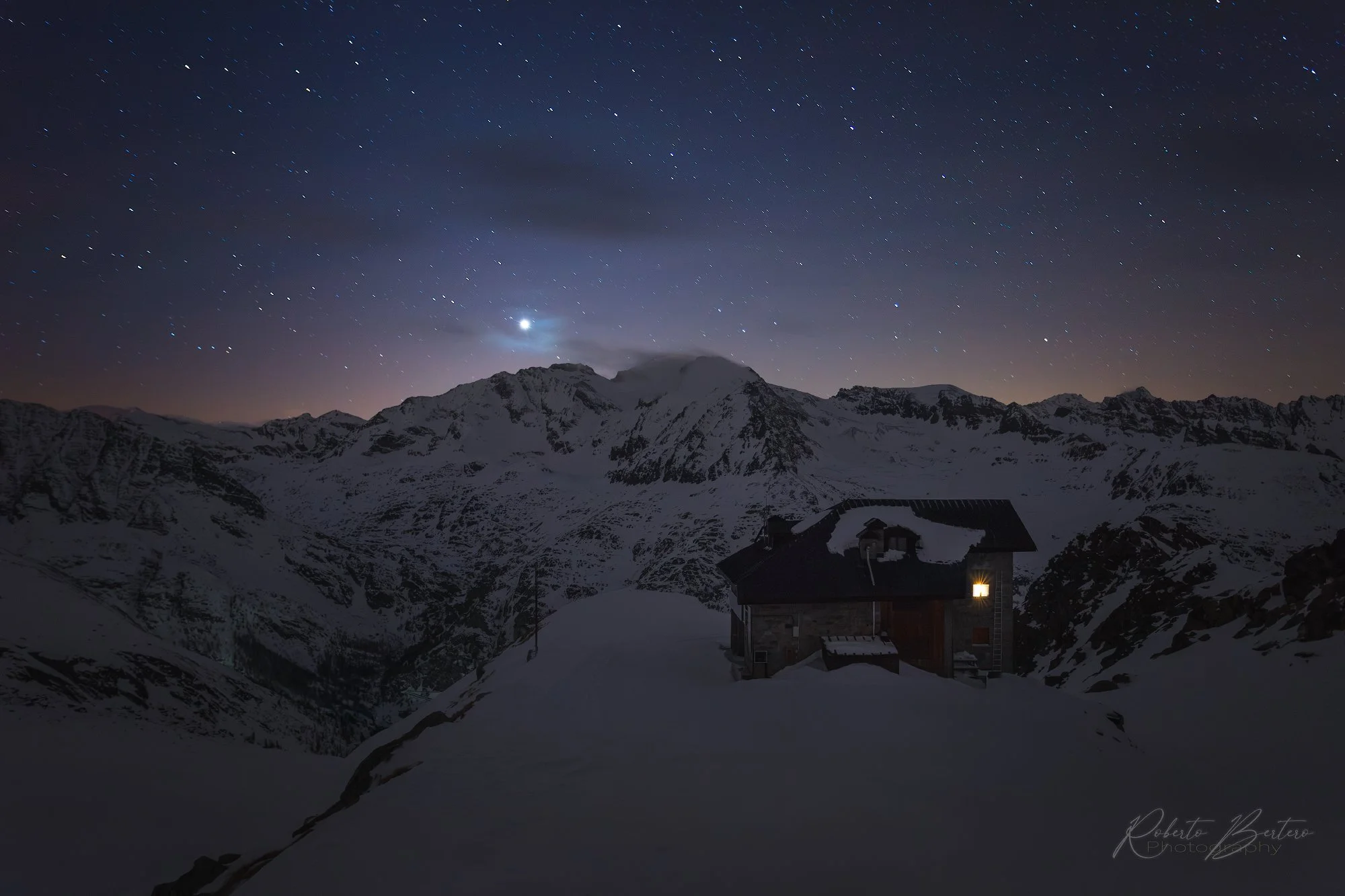 Refuge Chabod by Night