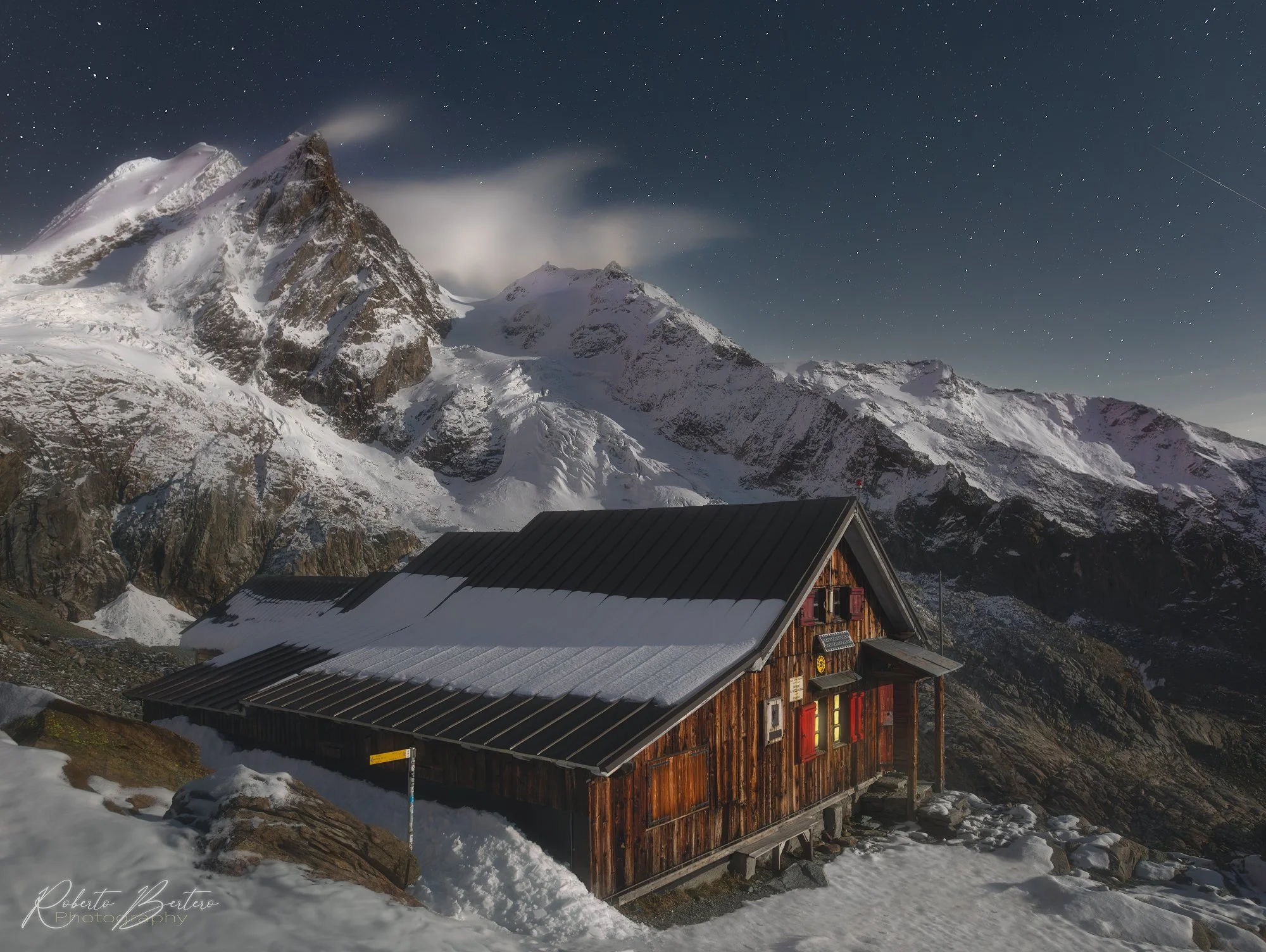 Mezzalama refuge at Moonlight