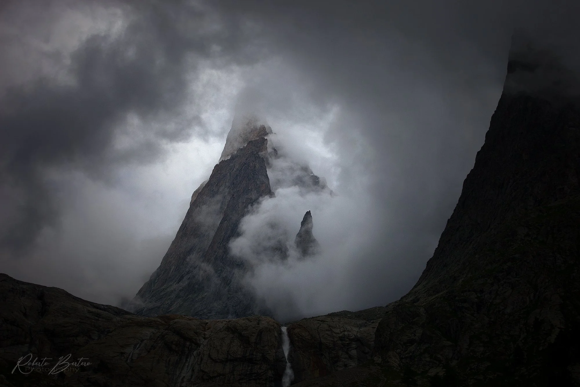 Mysterious Aiguille Noire de Peuterey.jpg