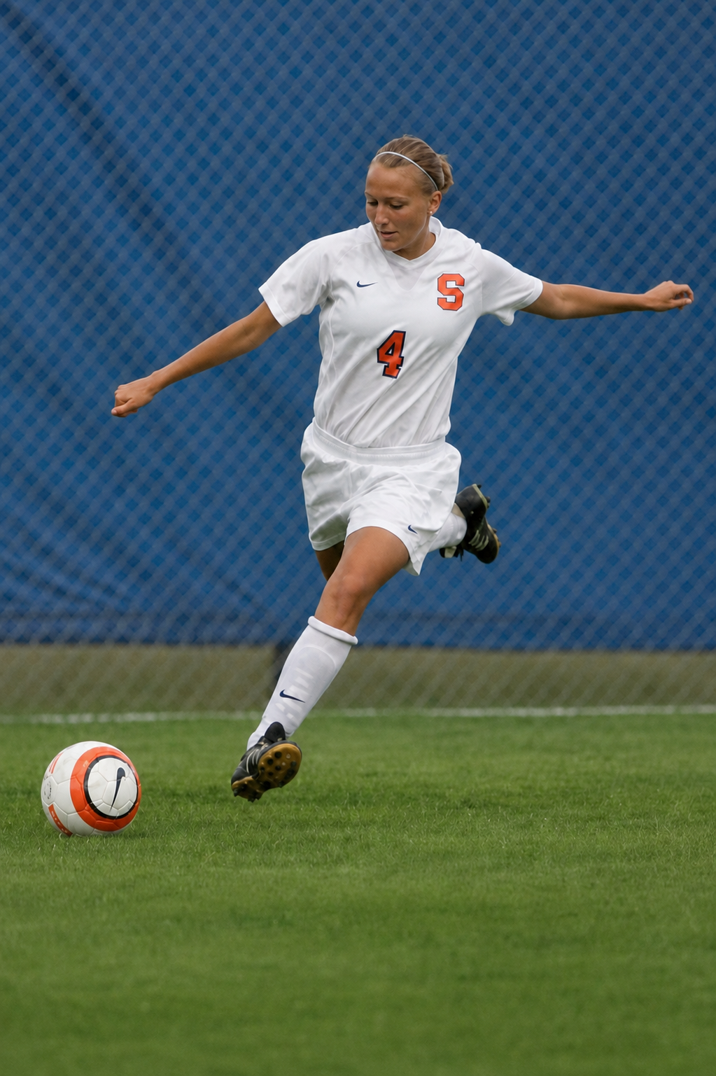 Sarah VanSickle playing soccer for Syracuse University