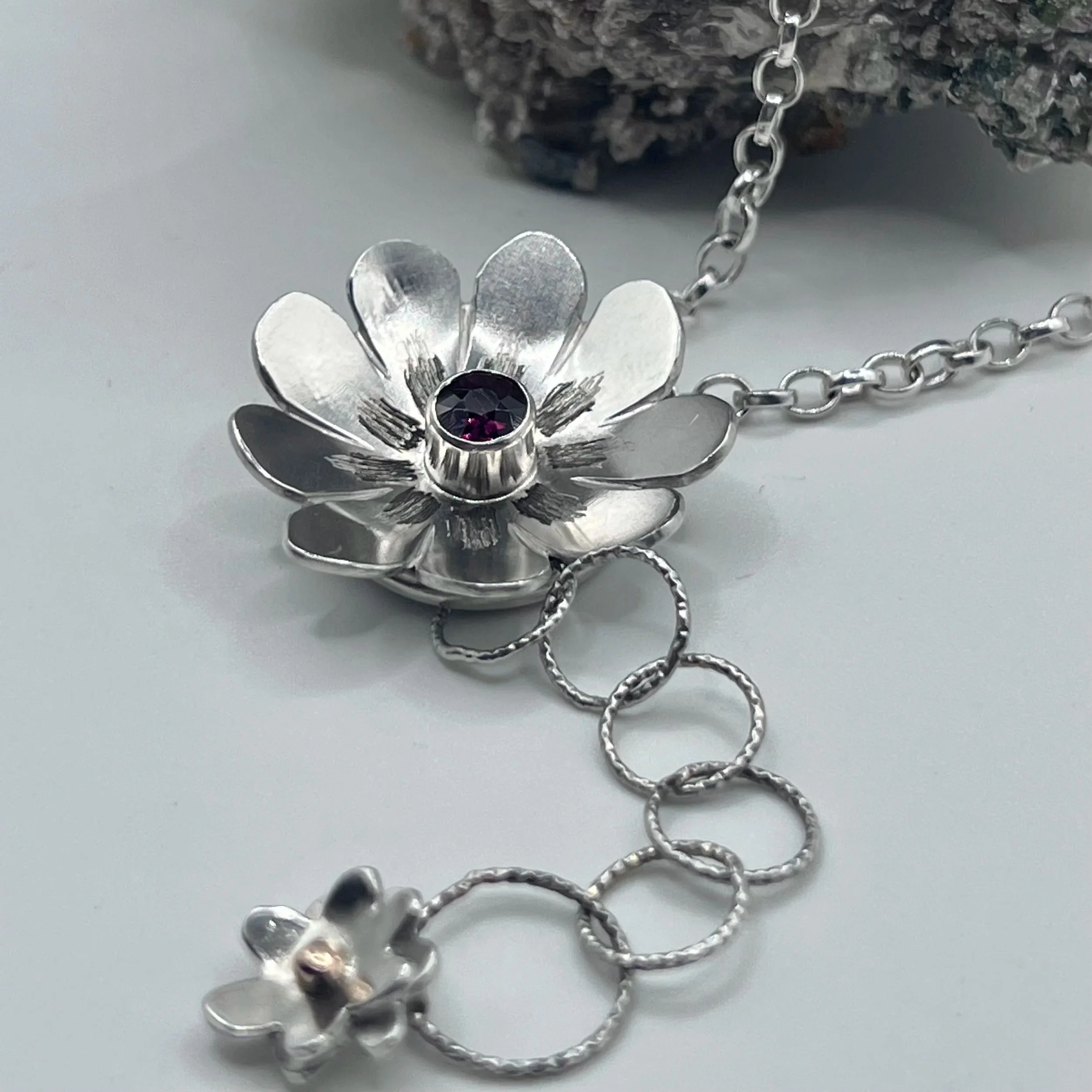 silver+and+amethyst+pendent.jpg