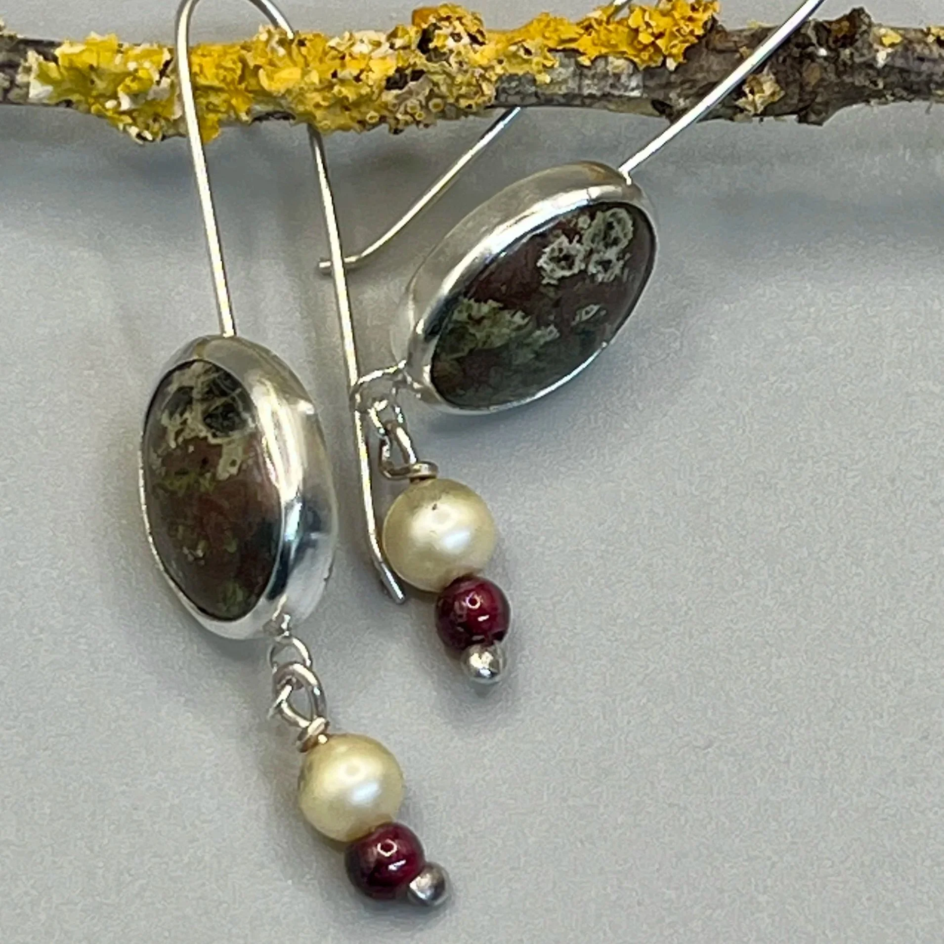 serpentine%2C+peral+and+garnet+earrings.jpg