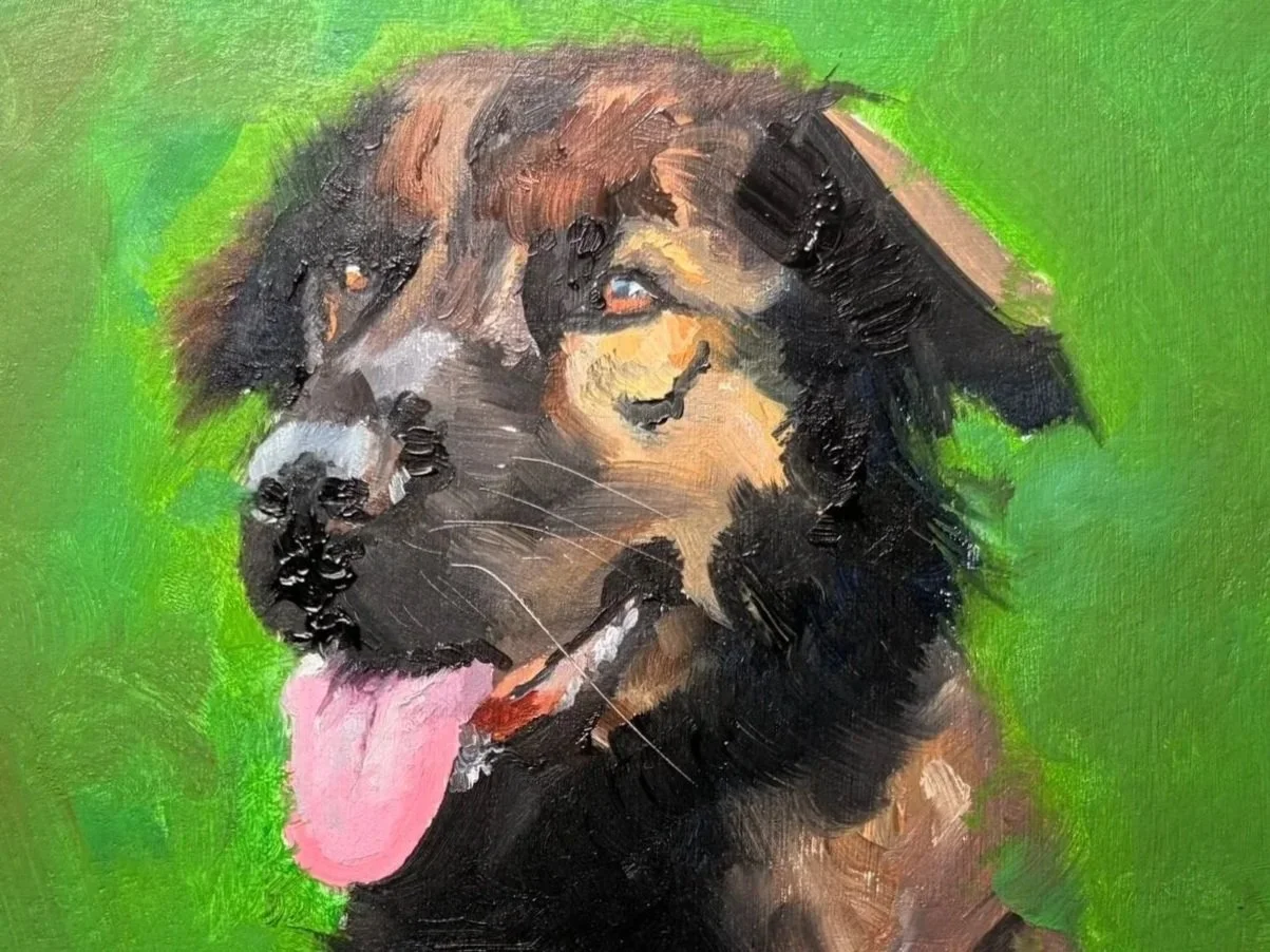 Schilderij van een hond met een open mond en tong uit, tegen een groene achtergrond.