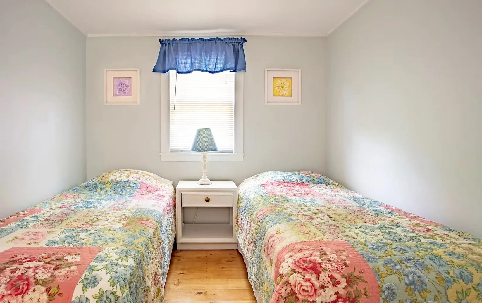 Twin bedroom