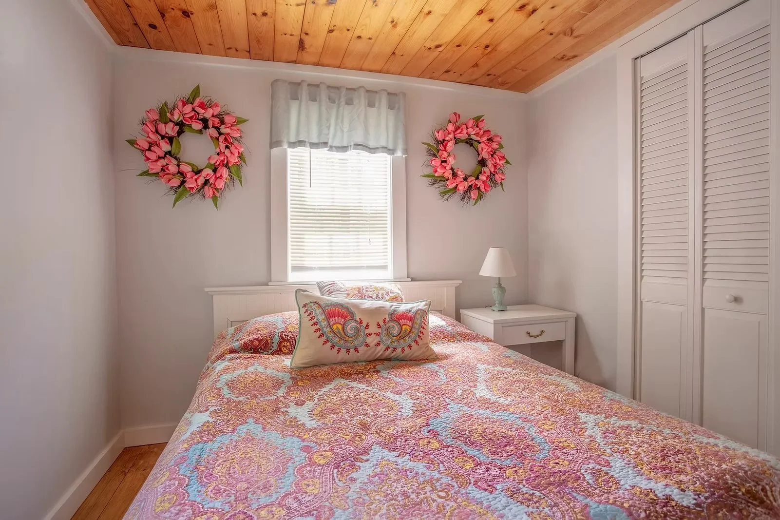 Bedroom with full mattress