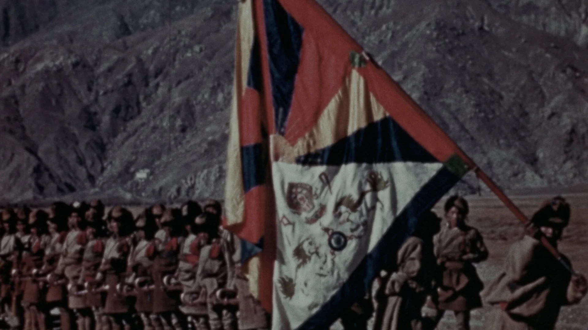 1943 Tibetan army and flag.jpg