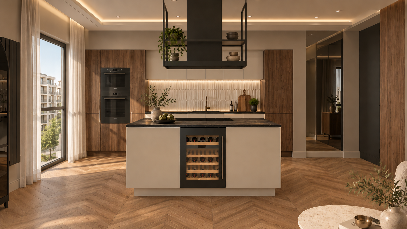 Nowoczesna kuchnia z beżową wyspą, drewnianą zabudową, czarnym okapem i podłogą w jodełkę.