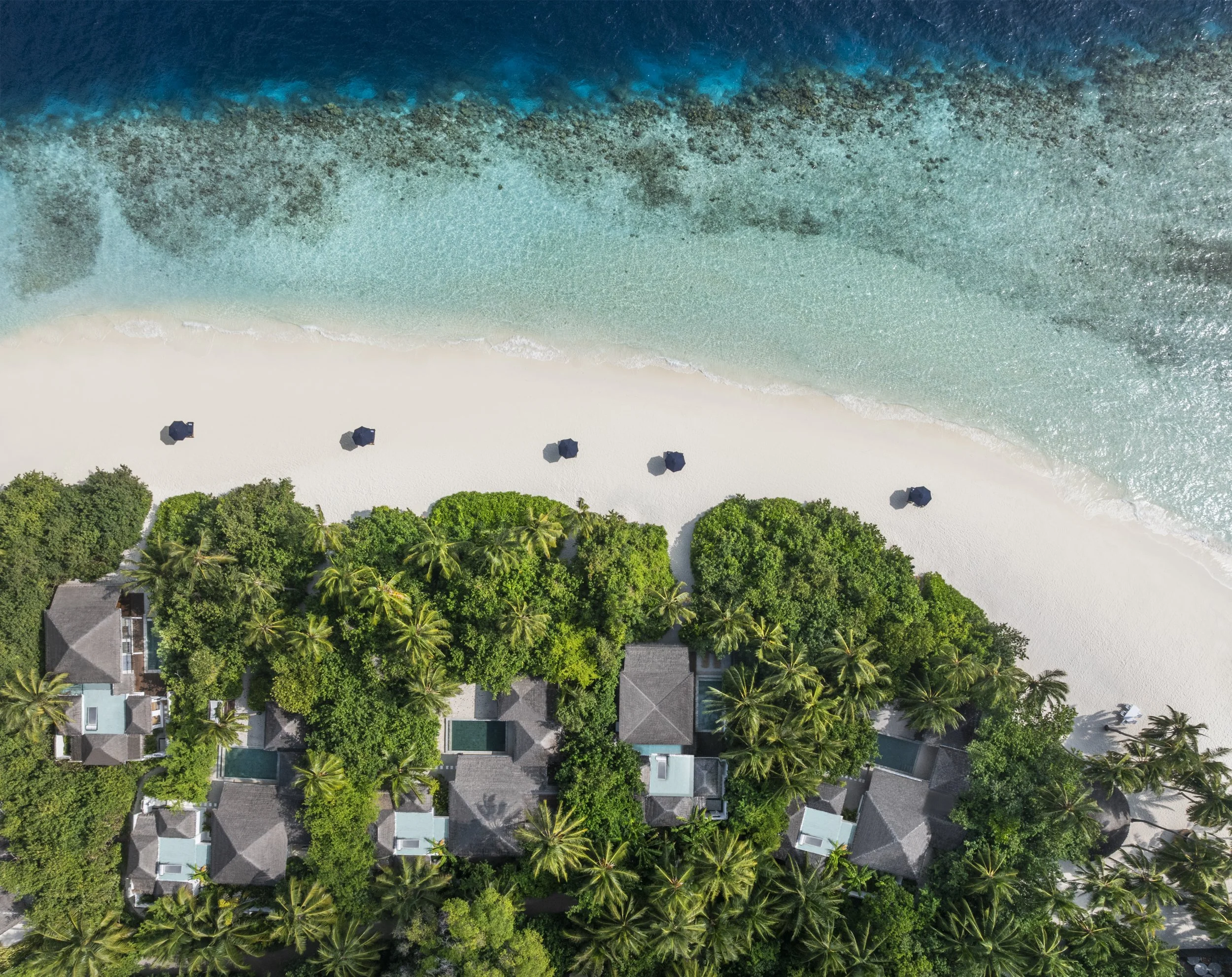 AC_MLEHP_The_Halcyon_Private_Isles_Maldives_Beach_and_House_Reef_02.jpg
