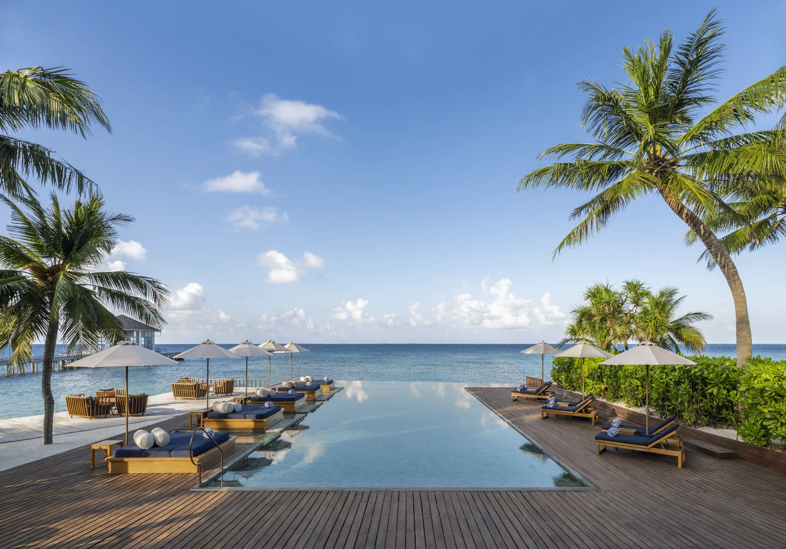 AC_MLEHP_The_Halcyon_Private_Isles_Maldives_Main_Pool_01.jpg