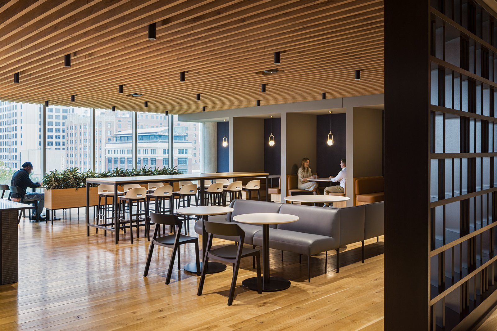 je-dunn-kansas-city-hq-sustainable-renovation-cafe-third-space.jpg