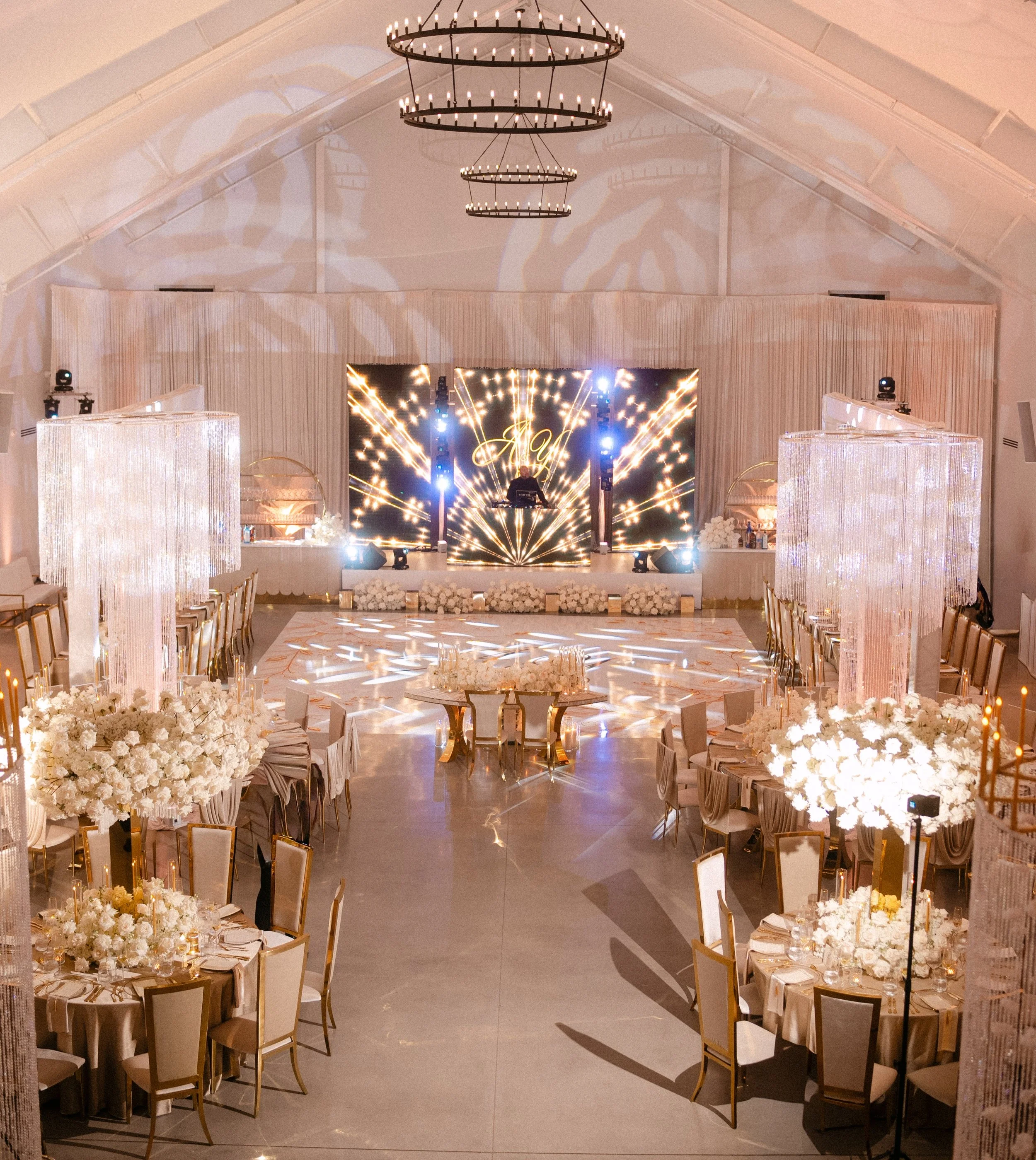 THE WHITE ORCHID &bull; FABULOUS IN ALL THE WAYS!
Wedding planner @eventsbycarmen 
📸 @jeffreiis 
Venue @thewhiteorchidfl 
Event production / Dj @tonythehitman @ispdj
Florals and decor @poncefloraldesign 
Event production / LD screen / floor wrap / c