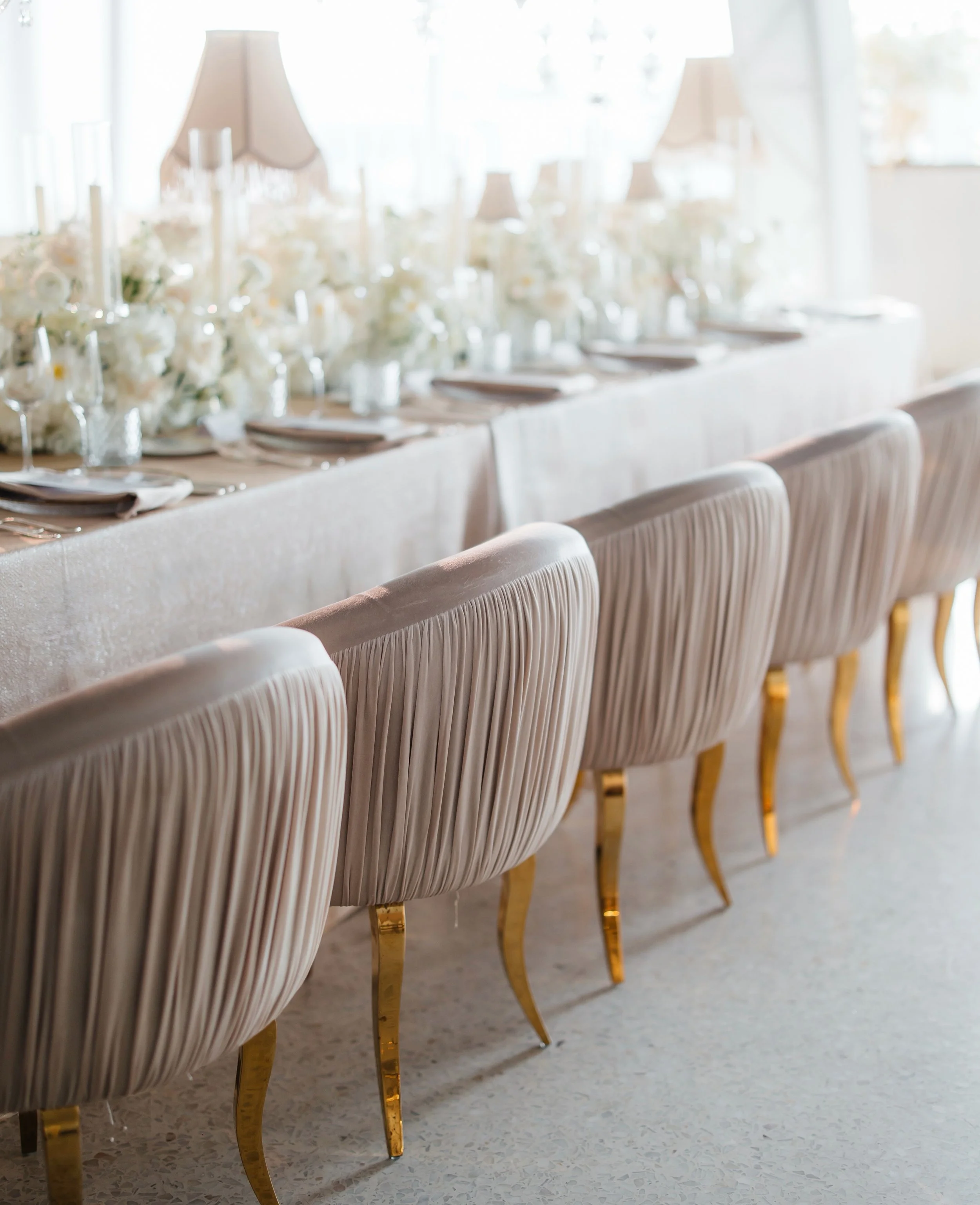 Customized chairs YESSS&hellip;. EVERYTHING FOR OUR CLIENTS!!! BELLISIMO EVENTS @bellisimoeventsmiami 
Decor shots @itrifonovv 
Luxury rentals @decoraeventrental