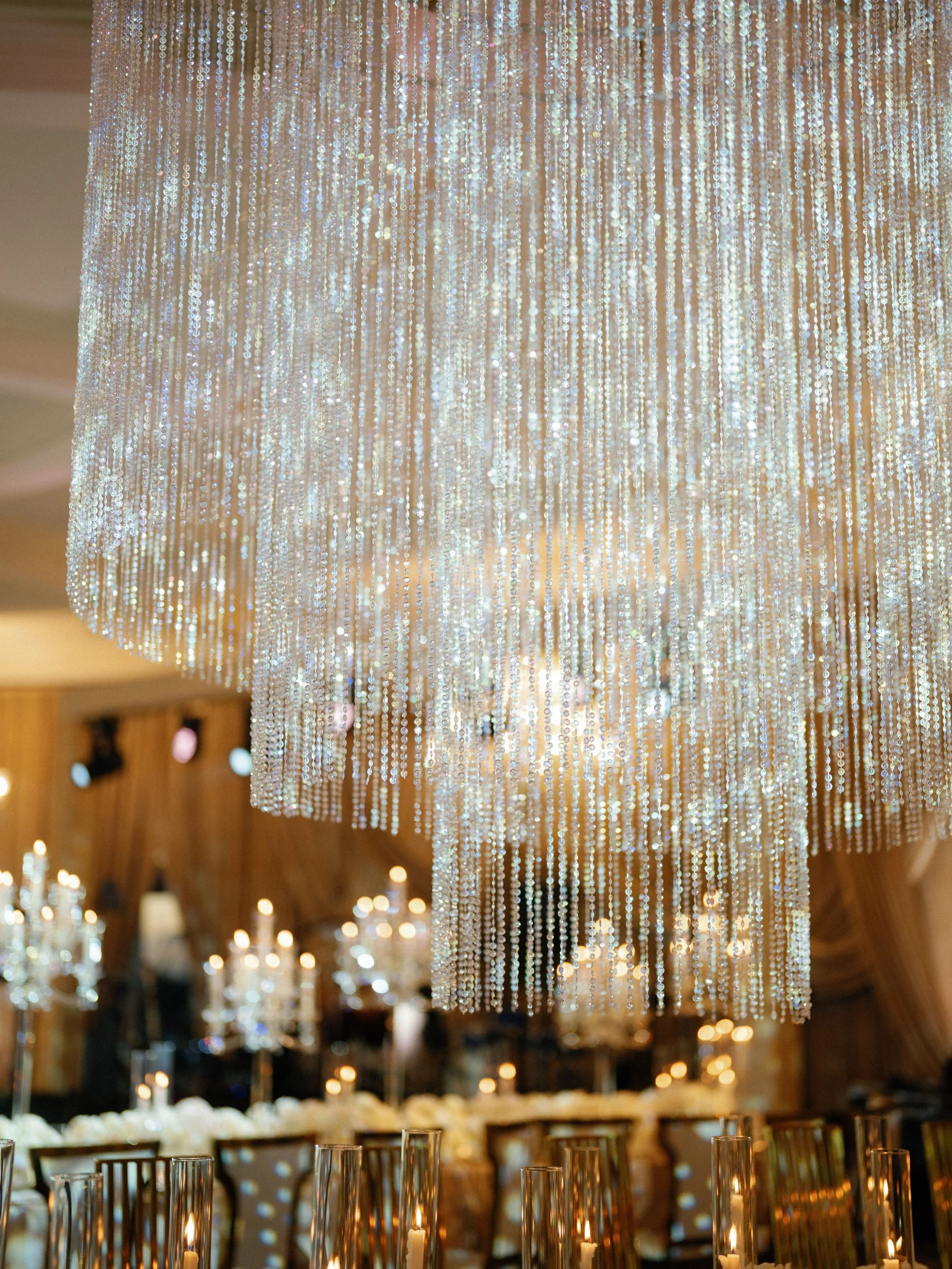 A touch of crystals, a statement of opulence! @camilasevents 
📸 @abnerireyes 
Luxury rentals @decoraeventrental 
Florals and decor @poncefloraldesign