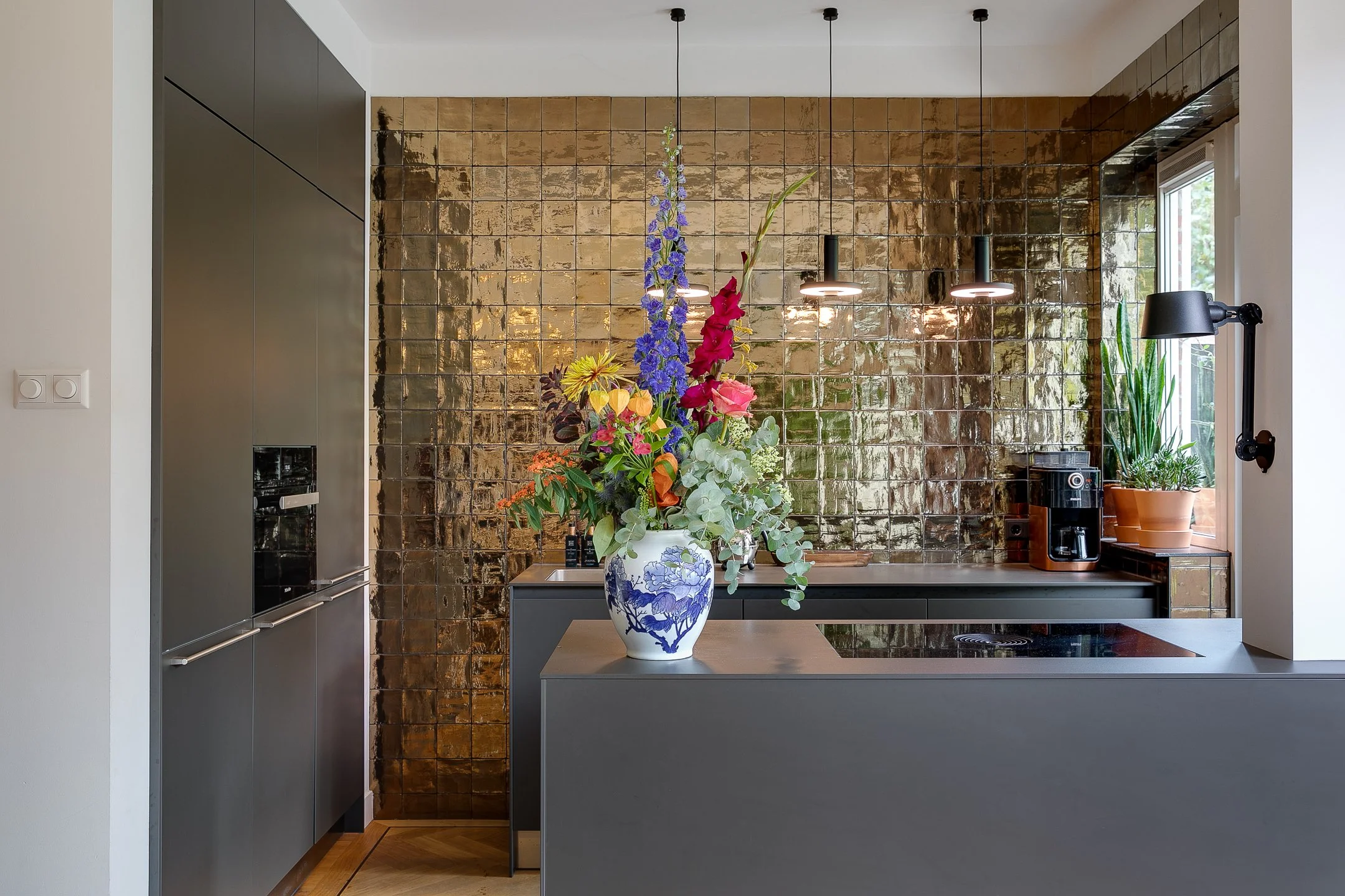 Stap 4, realisatie styling: de gouden tegelkeuken is klaar, van droom naar werkelijkheid