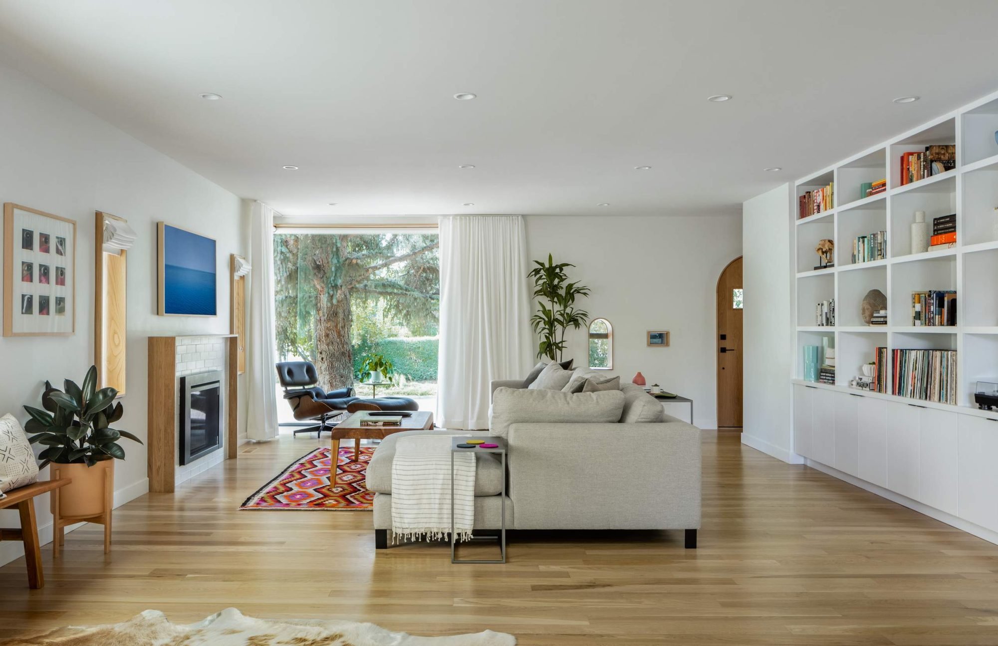 A large corner window replaced the small, dark rooms of the 1930s plan.