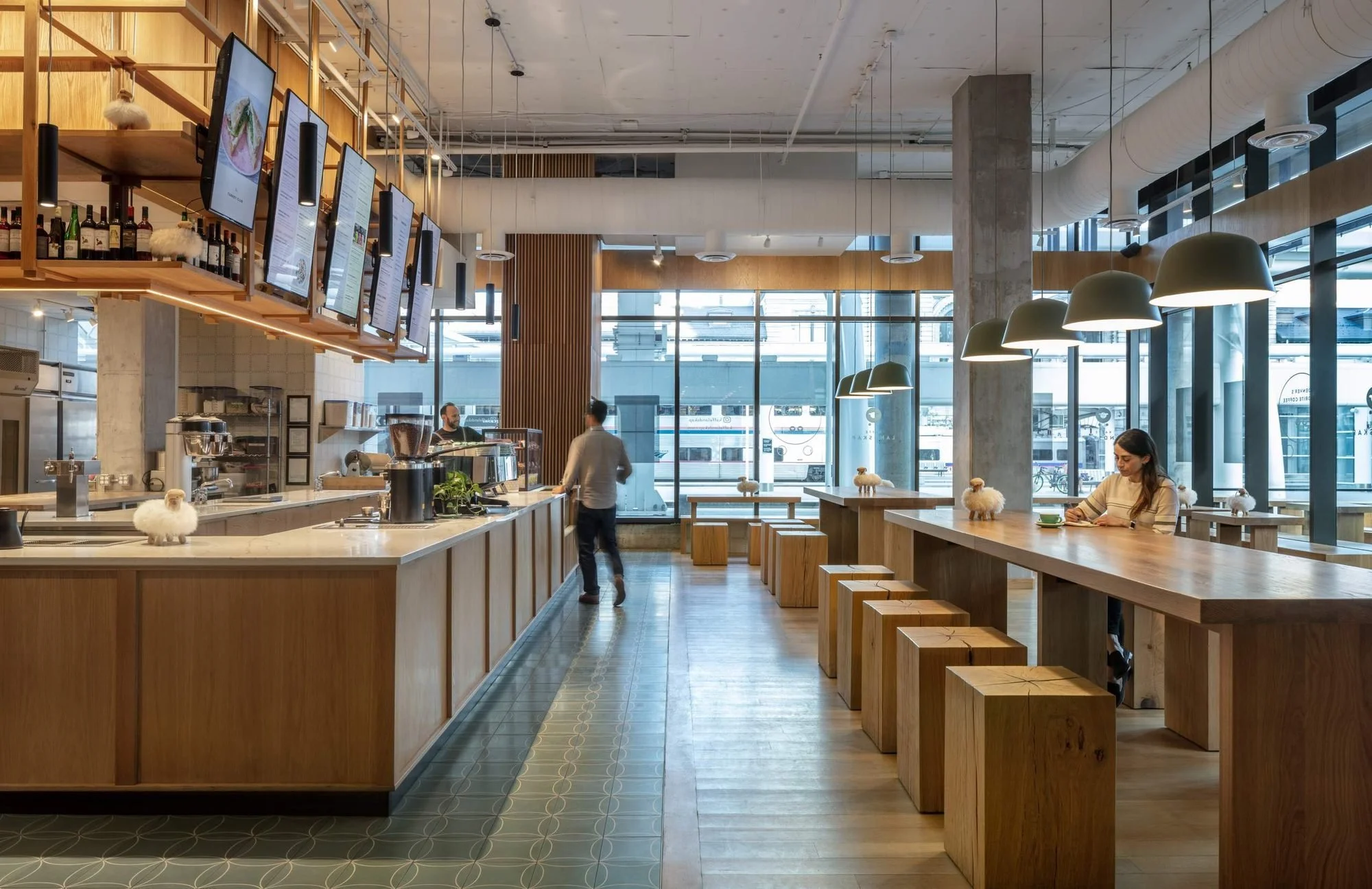 Views of the RTD railway form the backdrop to the kaffe experience.