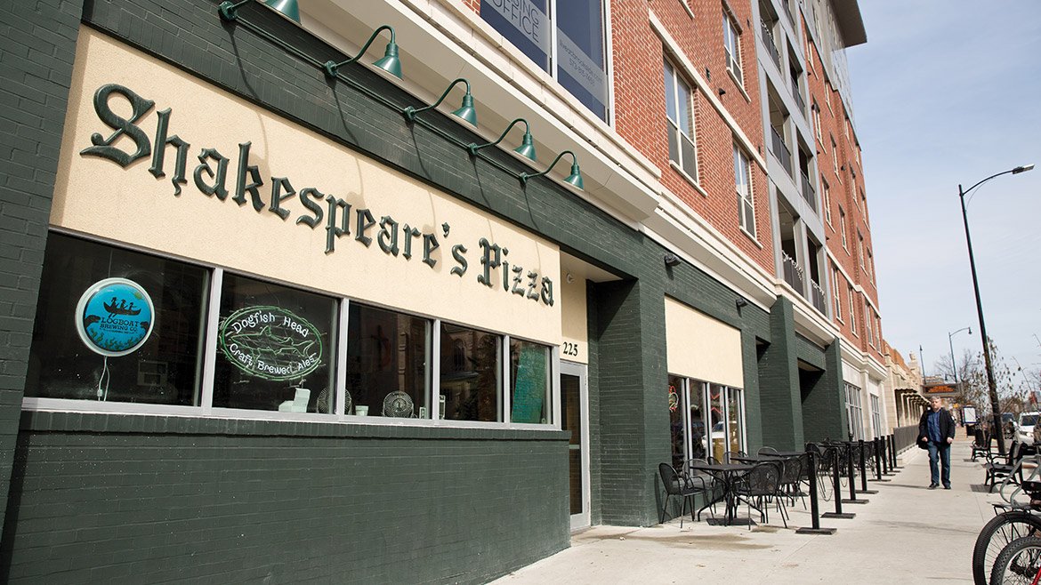 When pizza night calls, Shakespeare's Pizza is a Columbia favorite just minutes away 🍕 Grab a slice and enjoy one of the city's most iconic local spots. 

 #ColumbiaMO #ShakespearesPizza #LocalFavorites #StudentLife #CampusLodgeColumbia