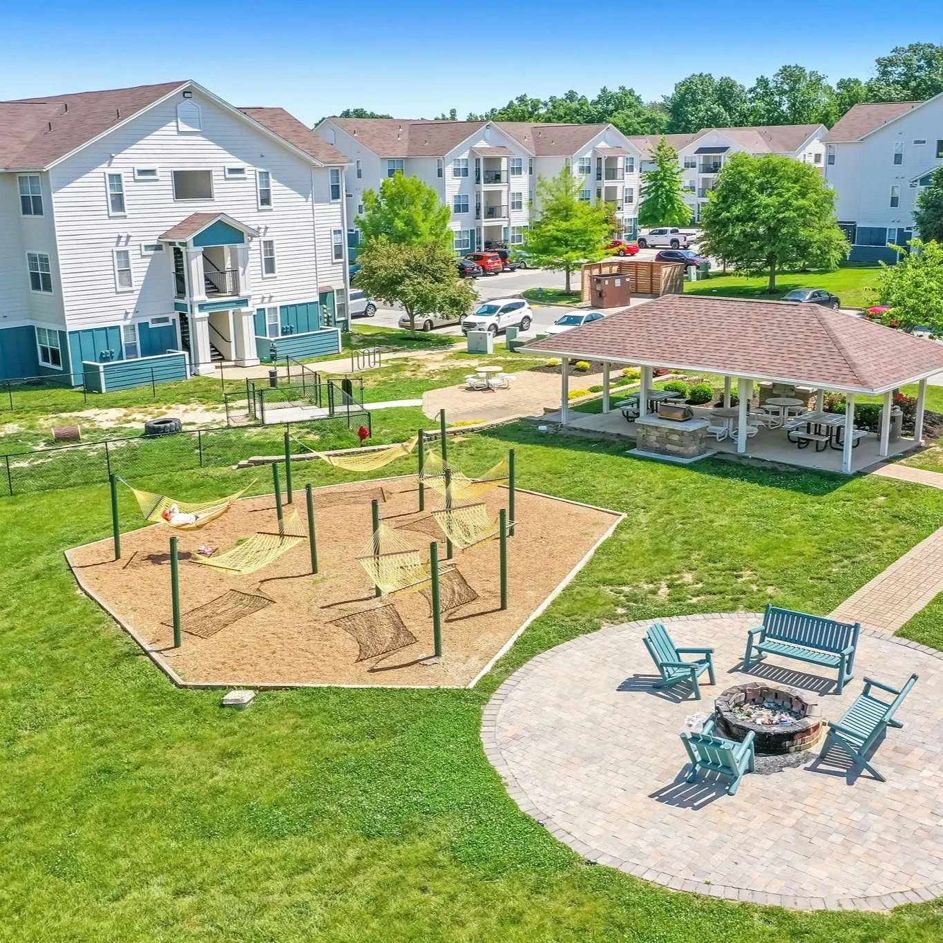 Slow down and enjoy a quiet moment in the hammock garden 🌿 It's the perfect place to unwind between classes and commitments. 

#ColumbiaMO #WeekendPlans #StudentLife #CampusLodgeColumbia